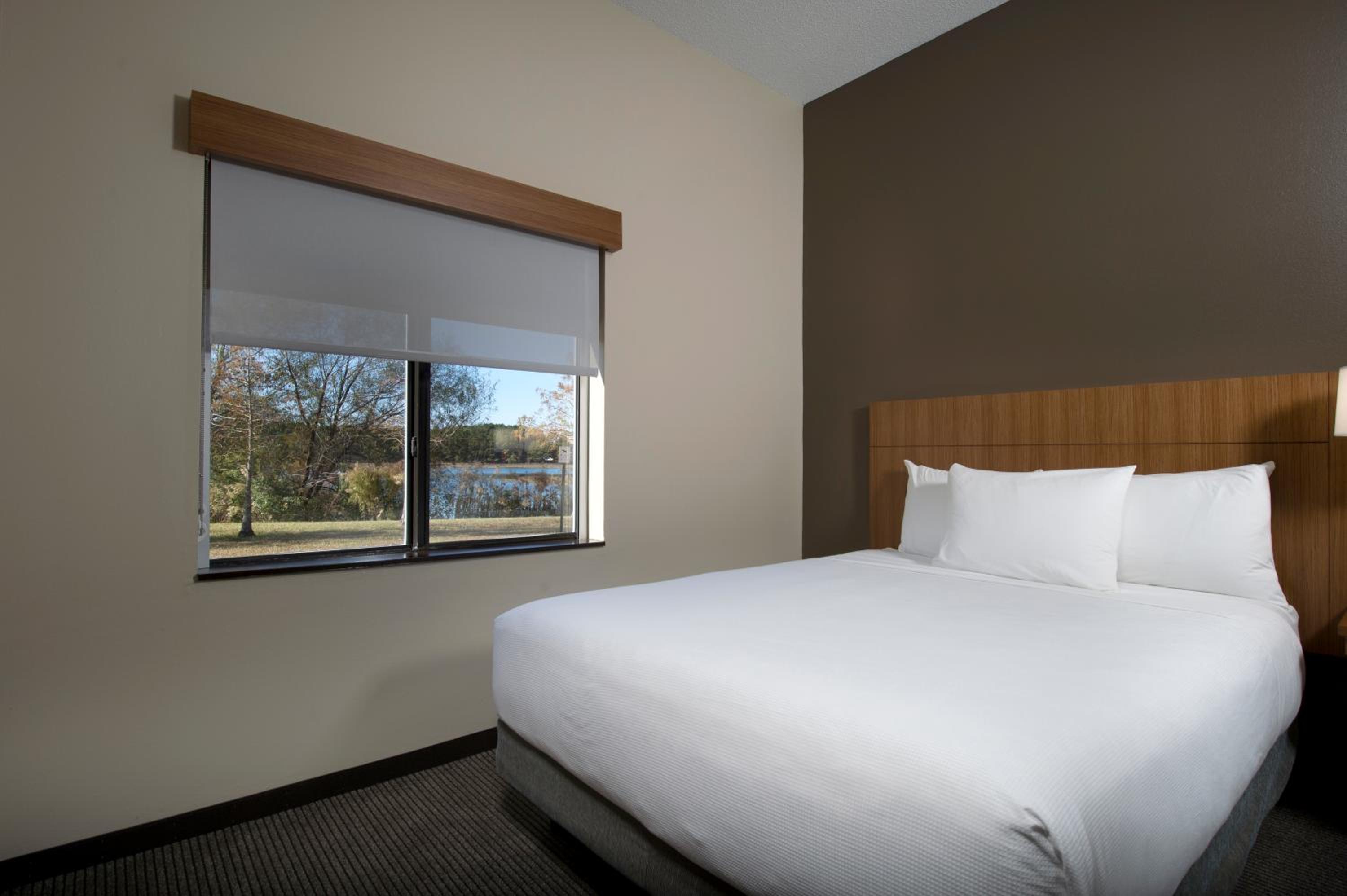 King Room with Sofa Bed - Photo 1
