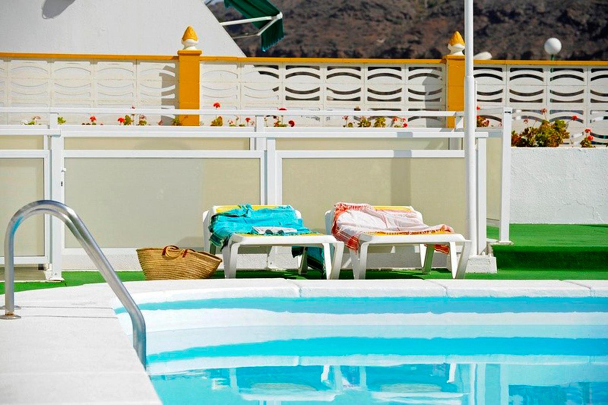 Apartment with Pool View  photo 2