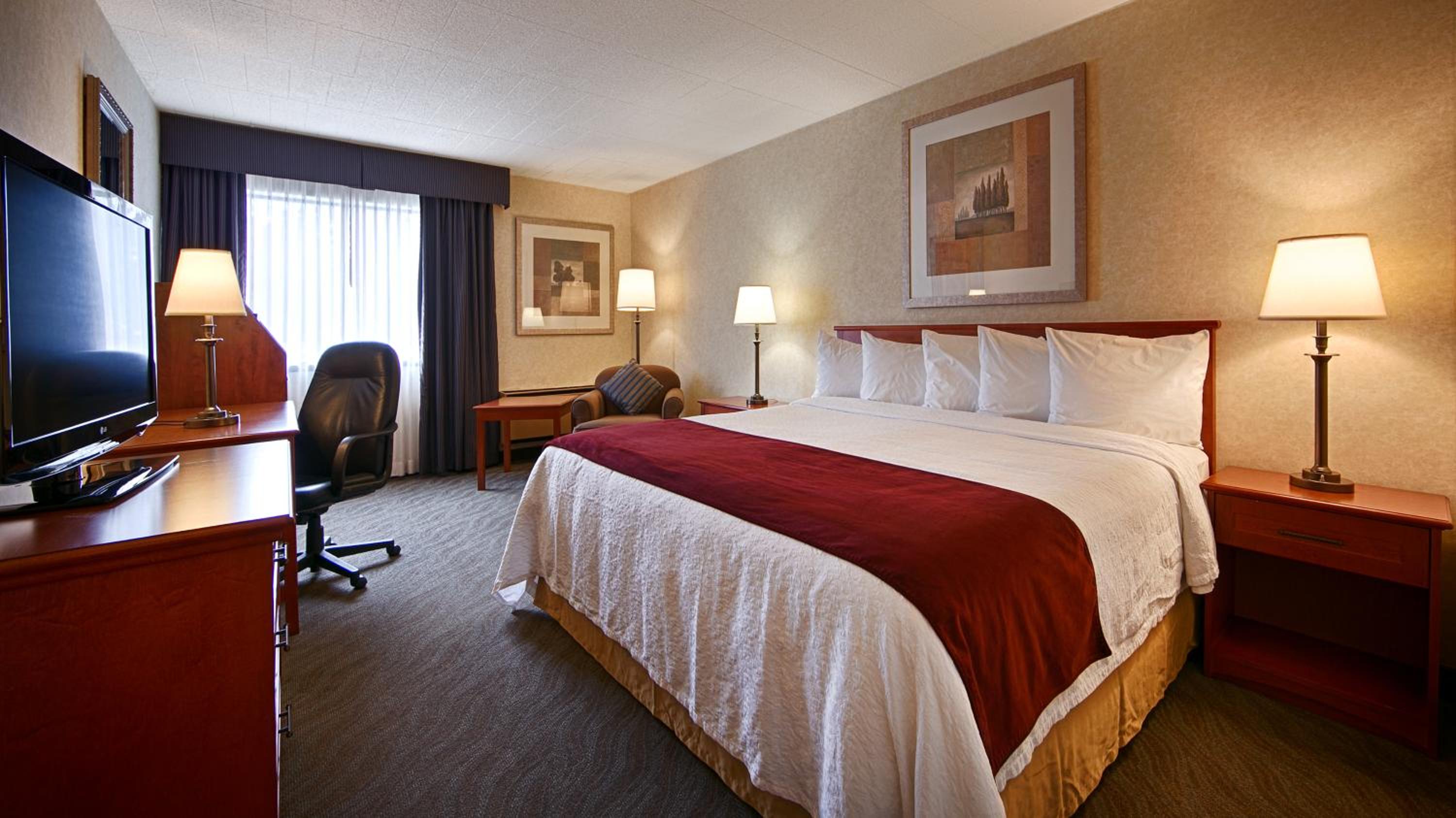 King Suite - Non-Smoking - Photo 2