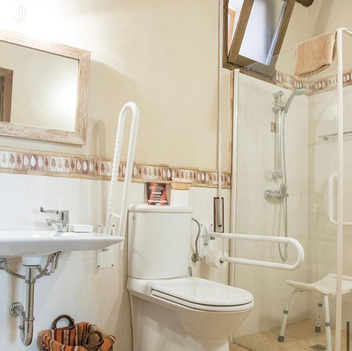 Double Room - Disability Access photo 3