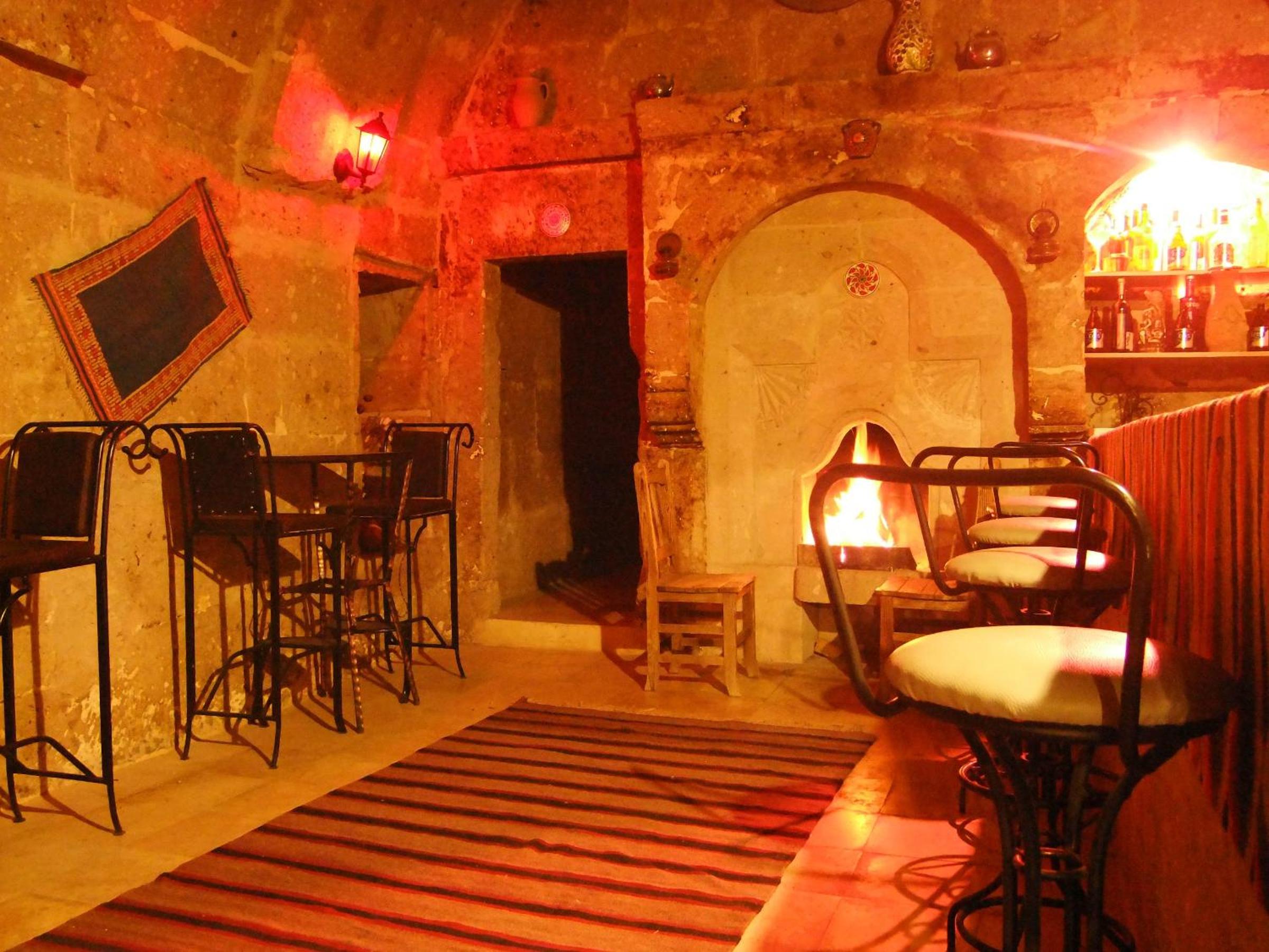 Deluxe Double or Twin Cave Room - Photo 10
