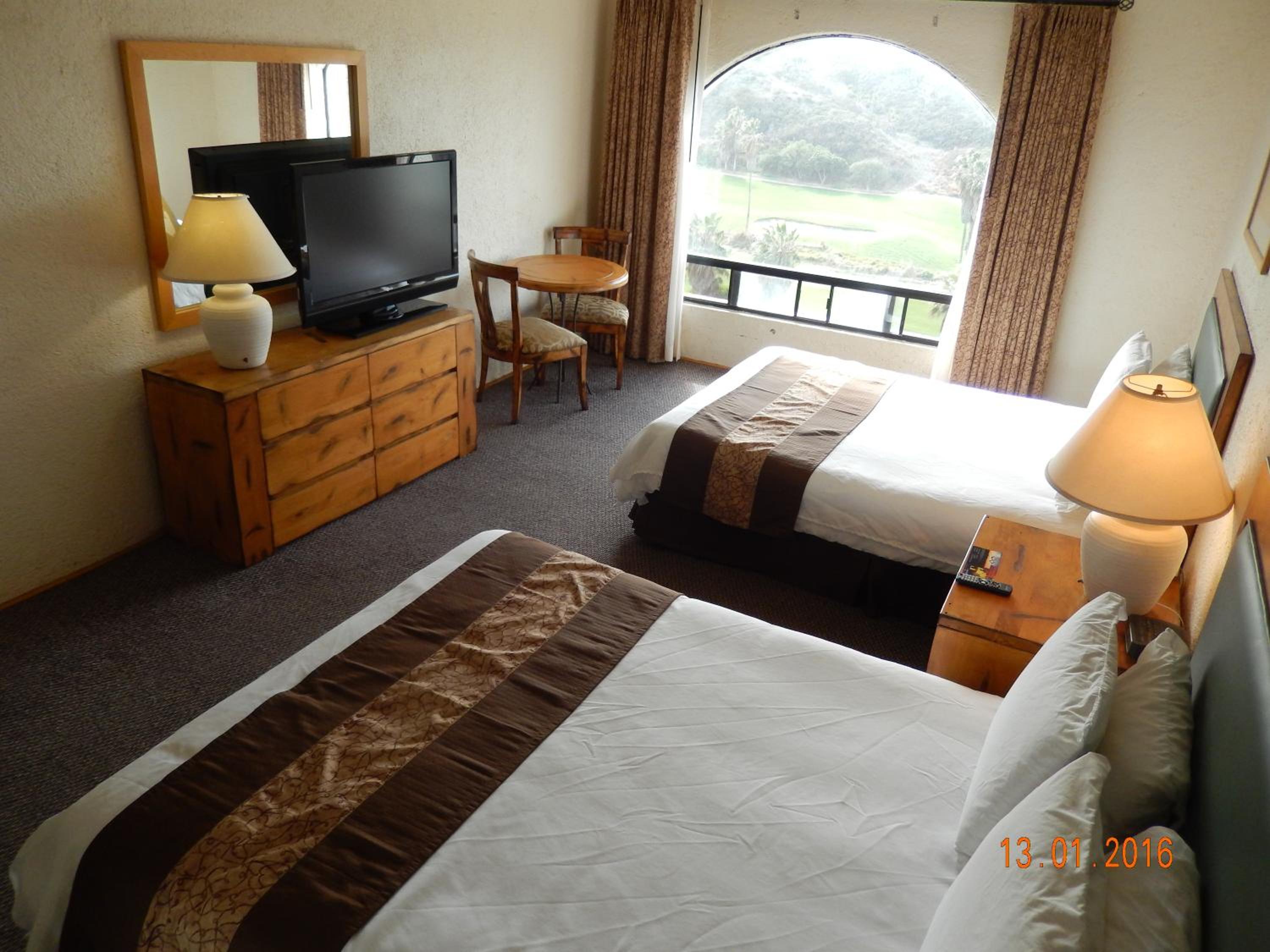 Studio with Two Double Beds - Photo 2