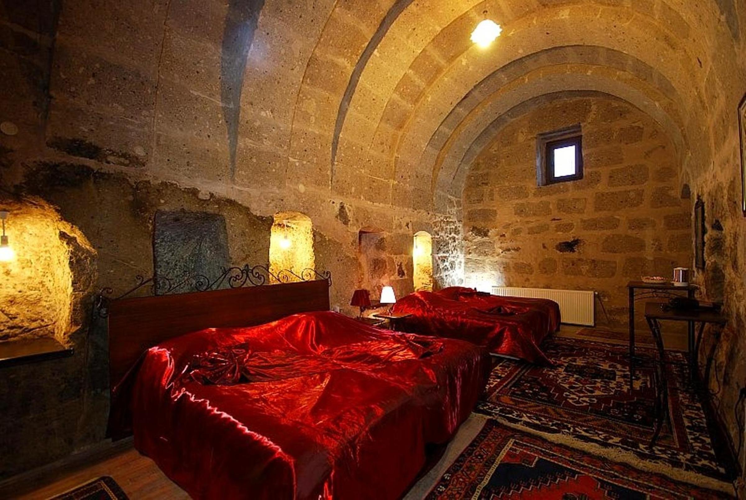 Deluxe Triple Cave Room - Photo 17