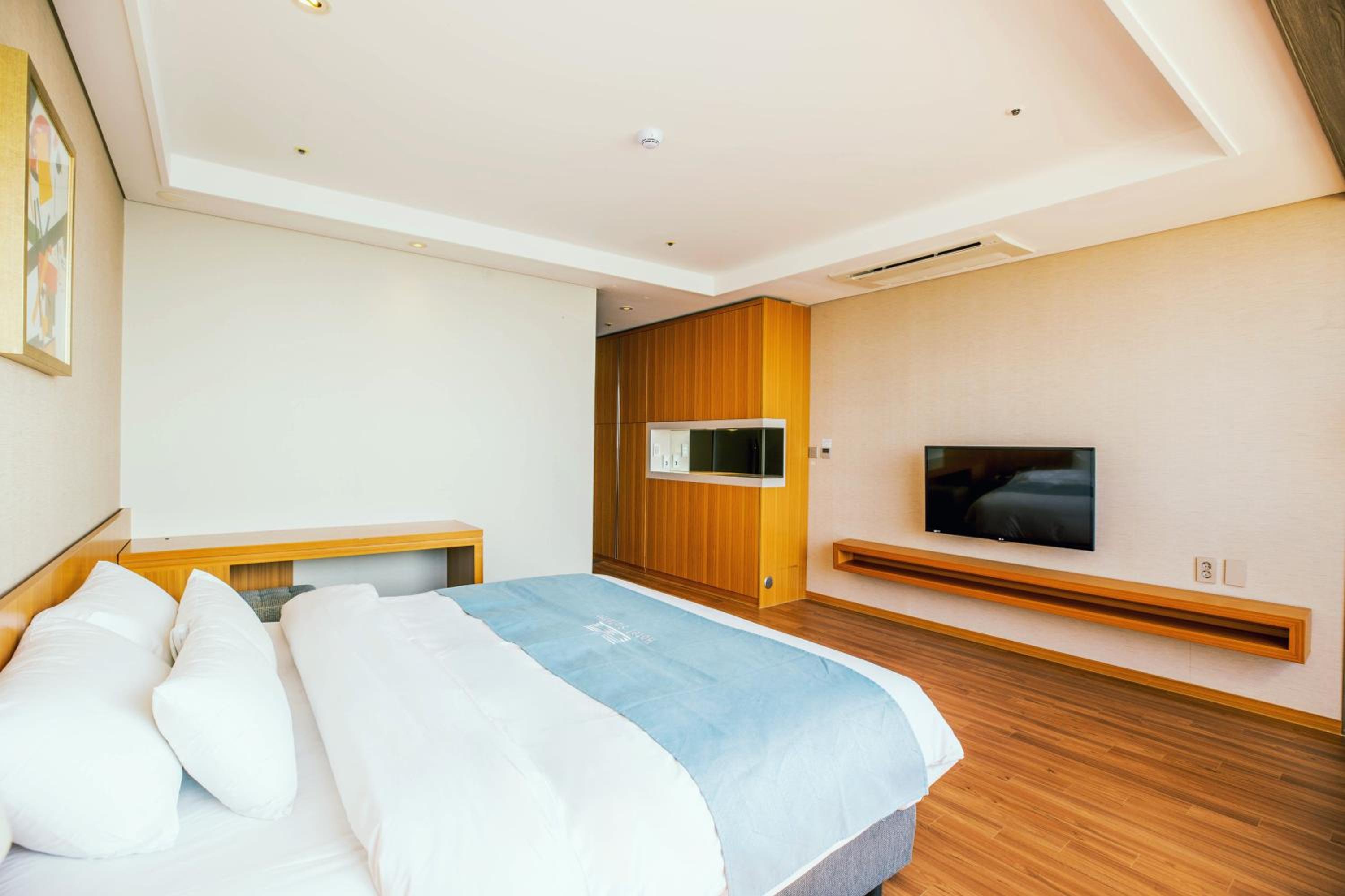 Deluxe Double Room with Sea View photo 2