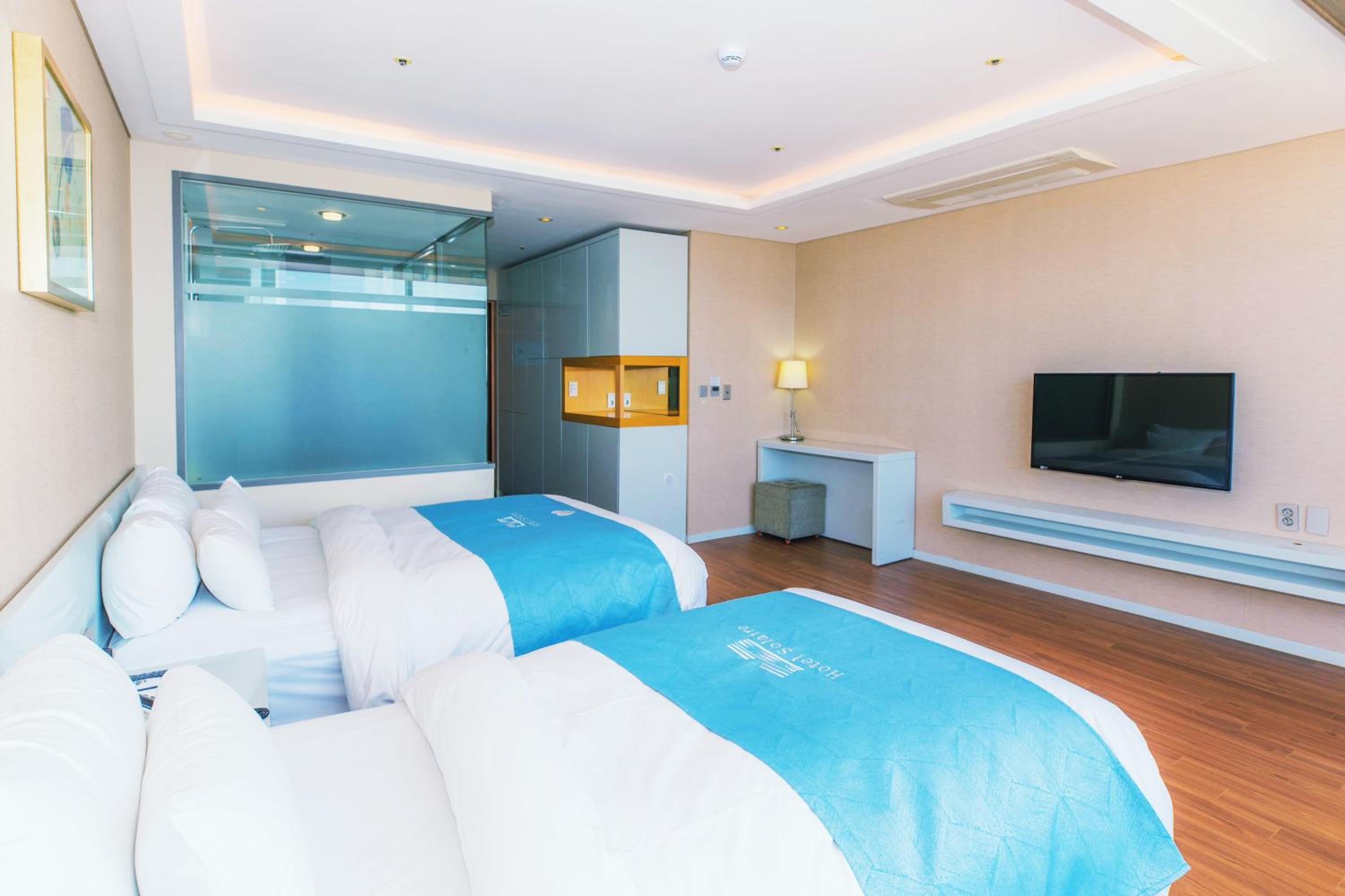 Deluxe Double or Twin Room with Ocean View photo 2