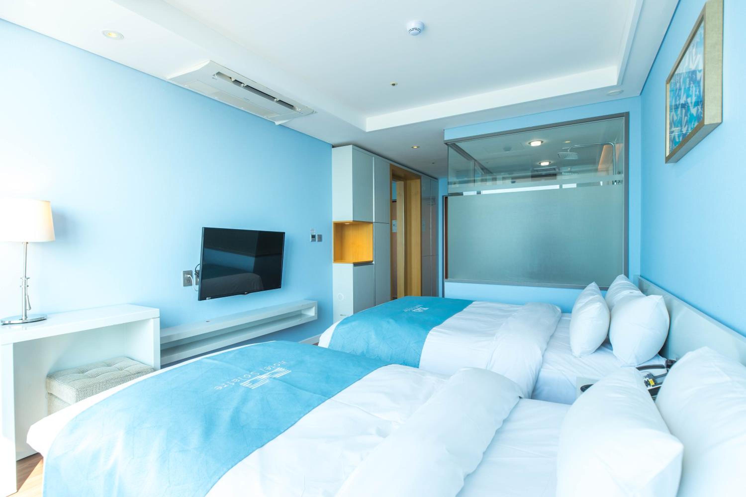 Standard Twin Room with Sea View photo 3