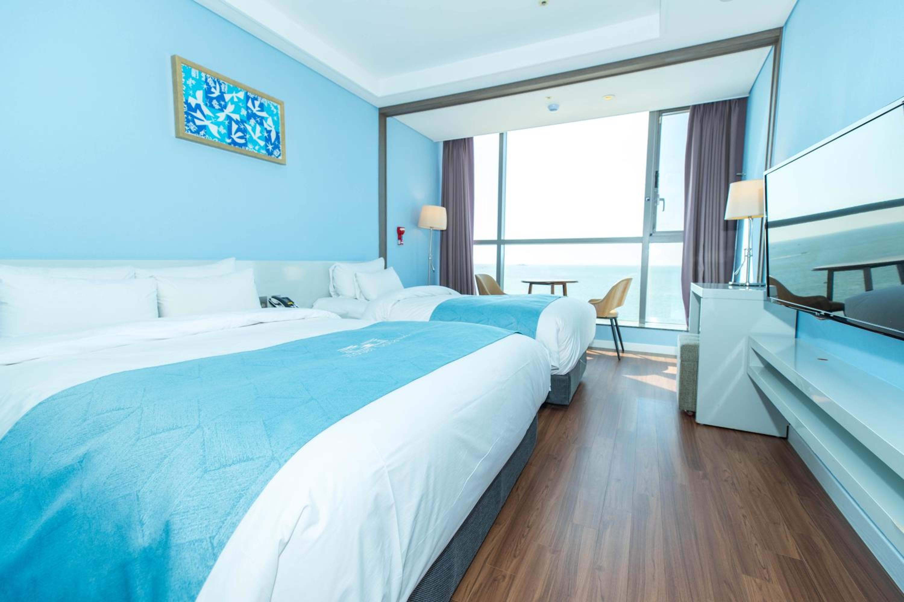 Standard Twin Room with Sea View photo 2