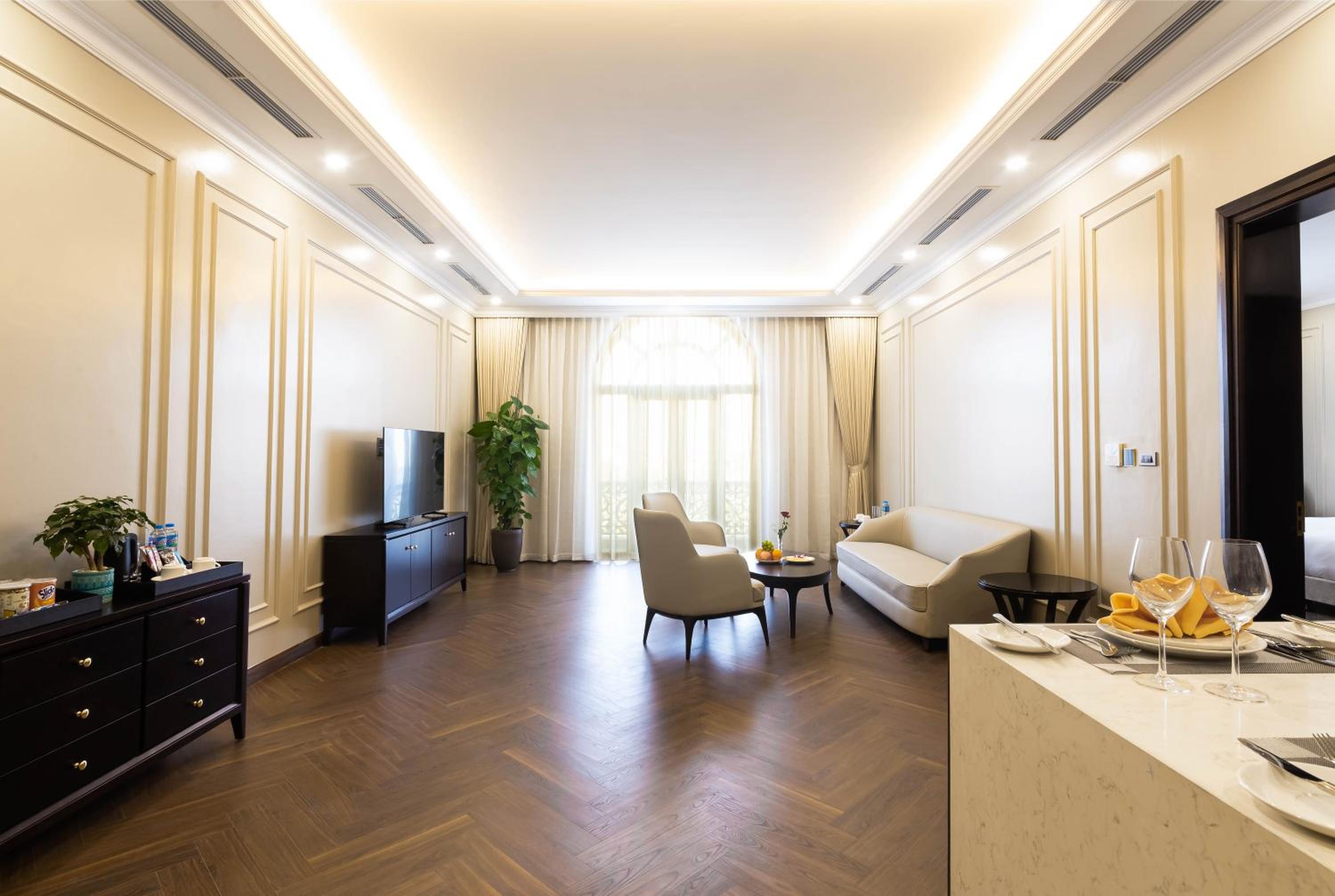 One-Bedroom Apartment with City View photo 3