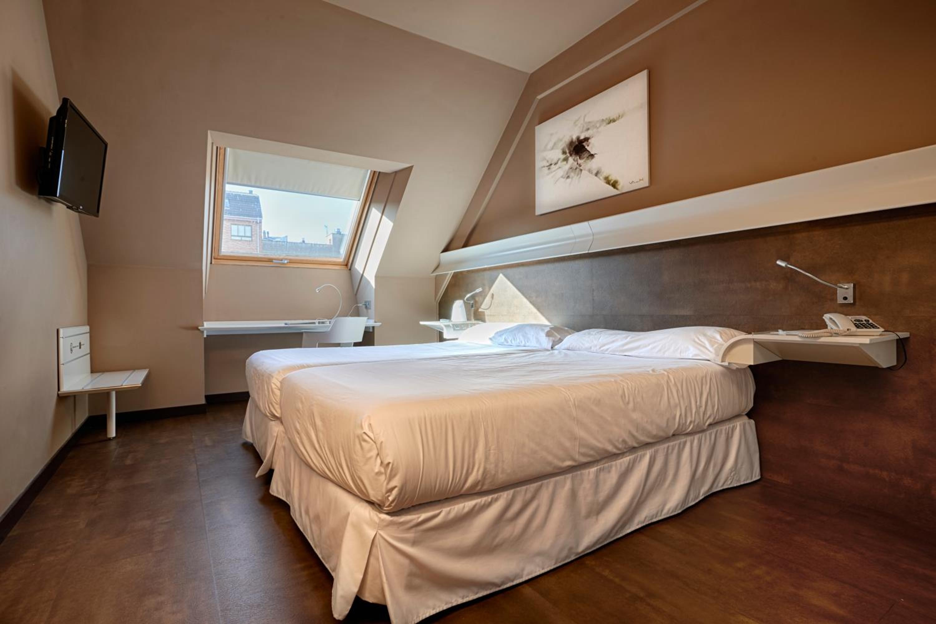 Family Room - Photo 7