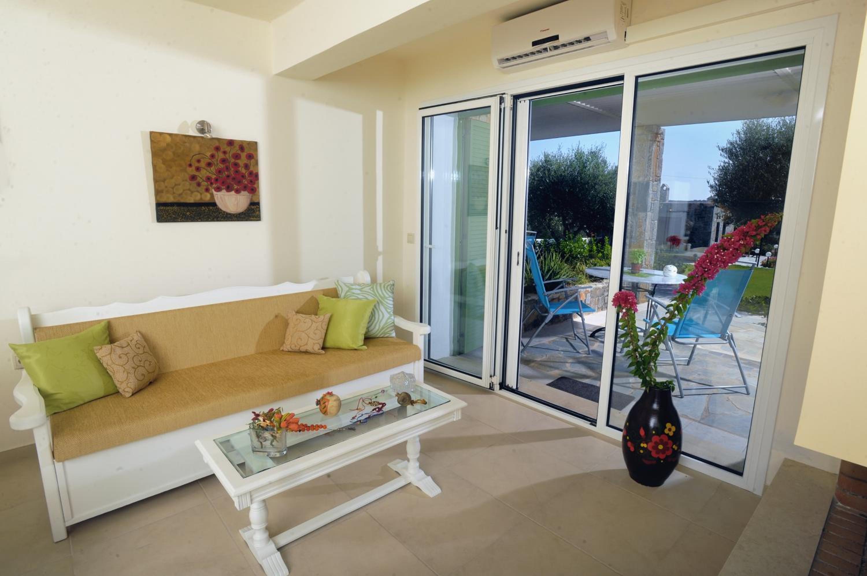 One-Bedroom House photo 2