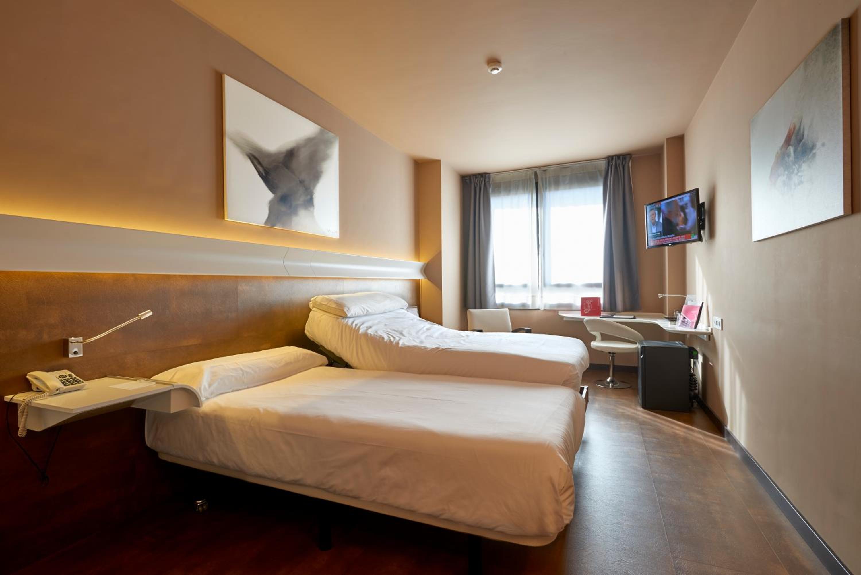 Twin Room - Photo 1