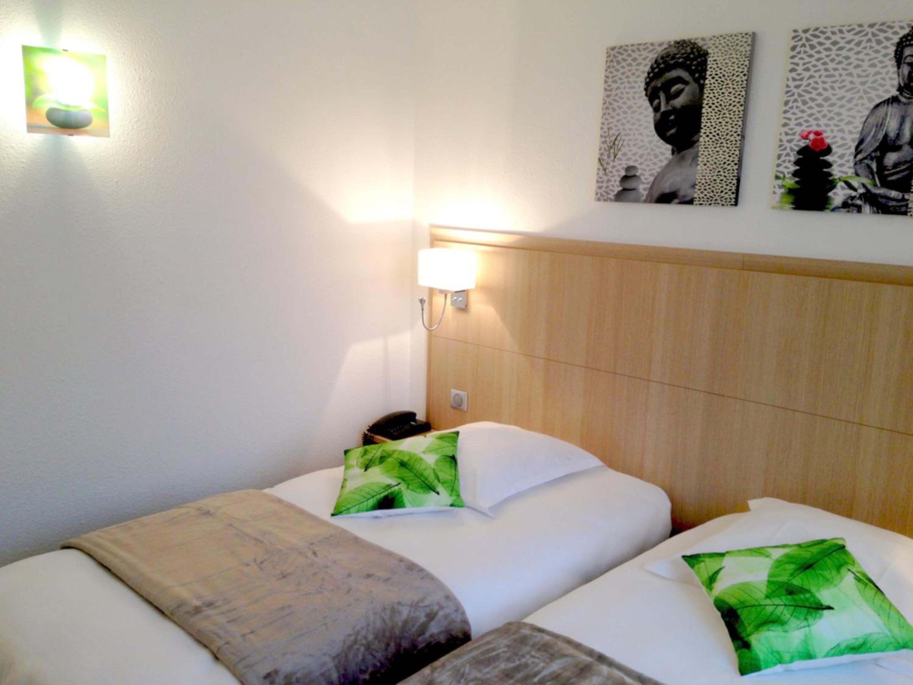 Standard Twin Room - Photo 3