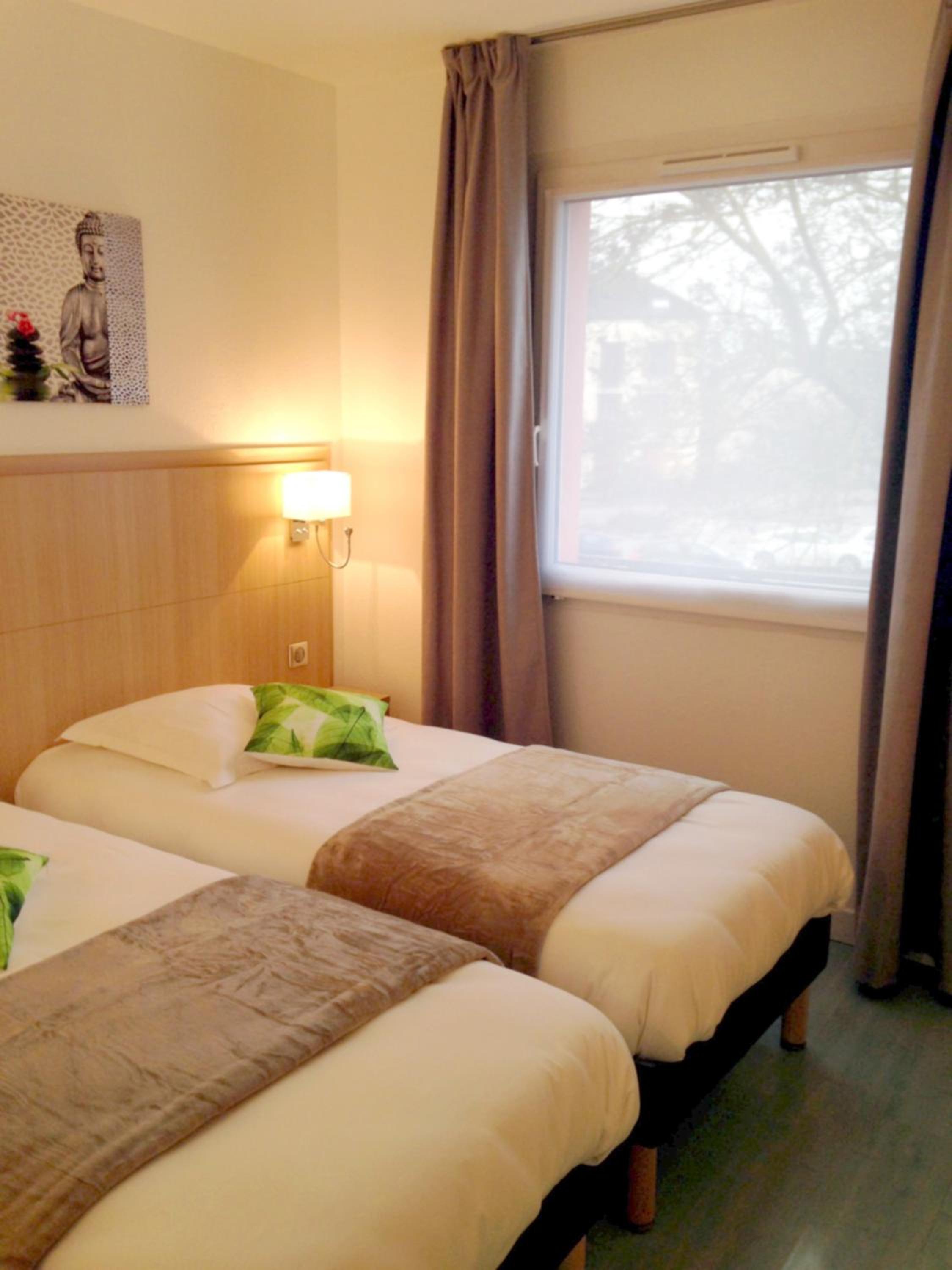 Standard Twin Room - Photo 4
