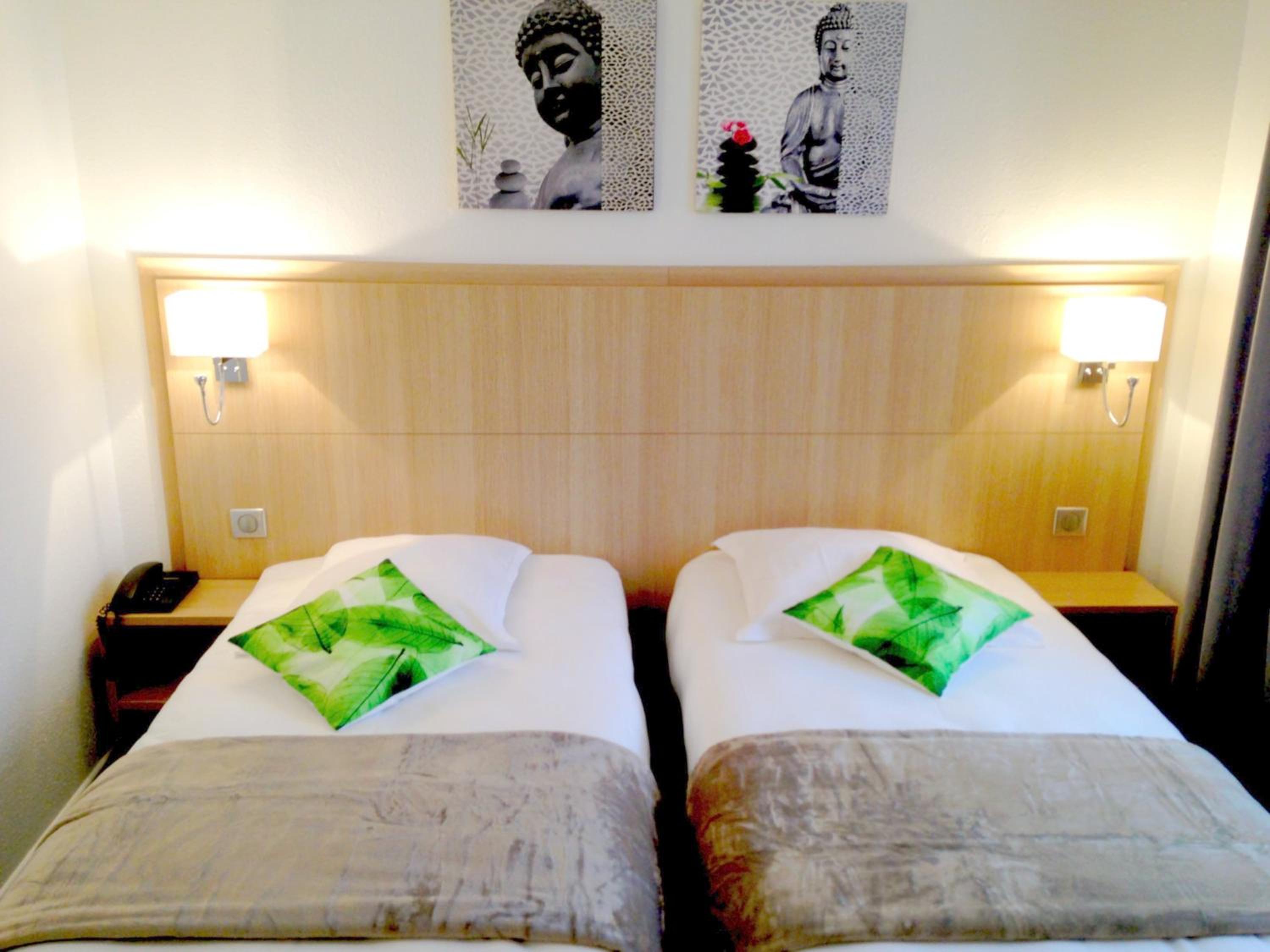 Standard Twin Room - Photo 5