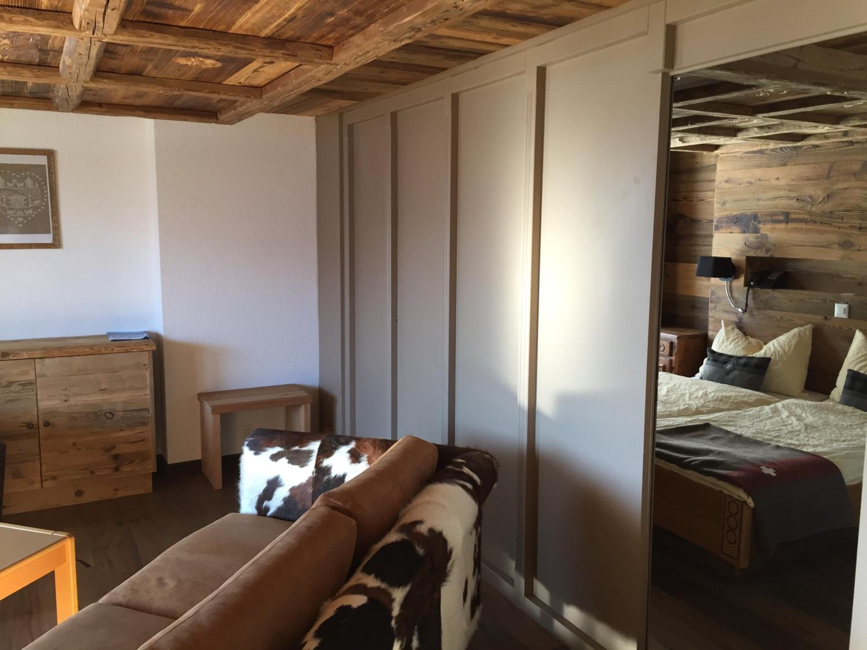 Chalet Suite with Balcony and Mountain View - Photo 4