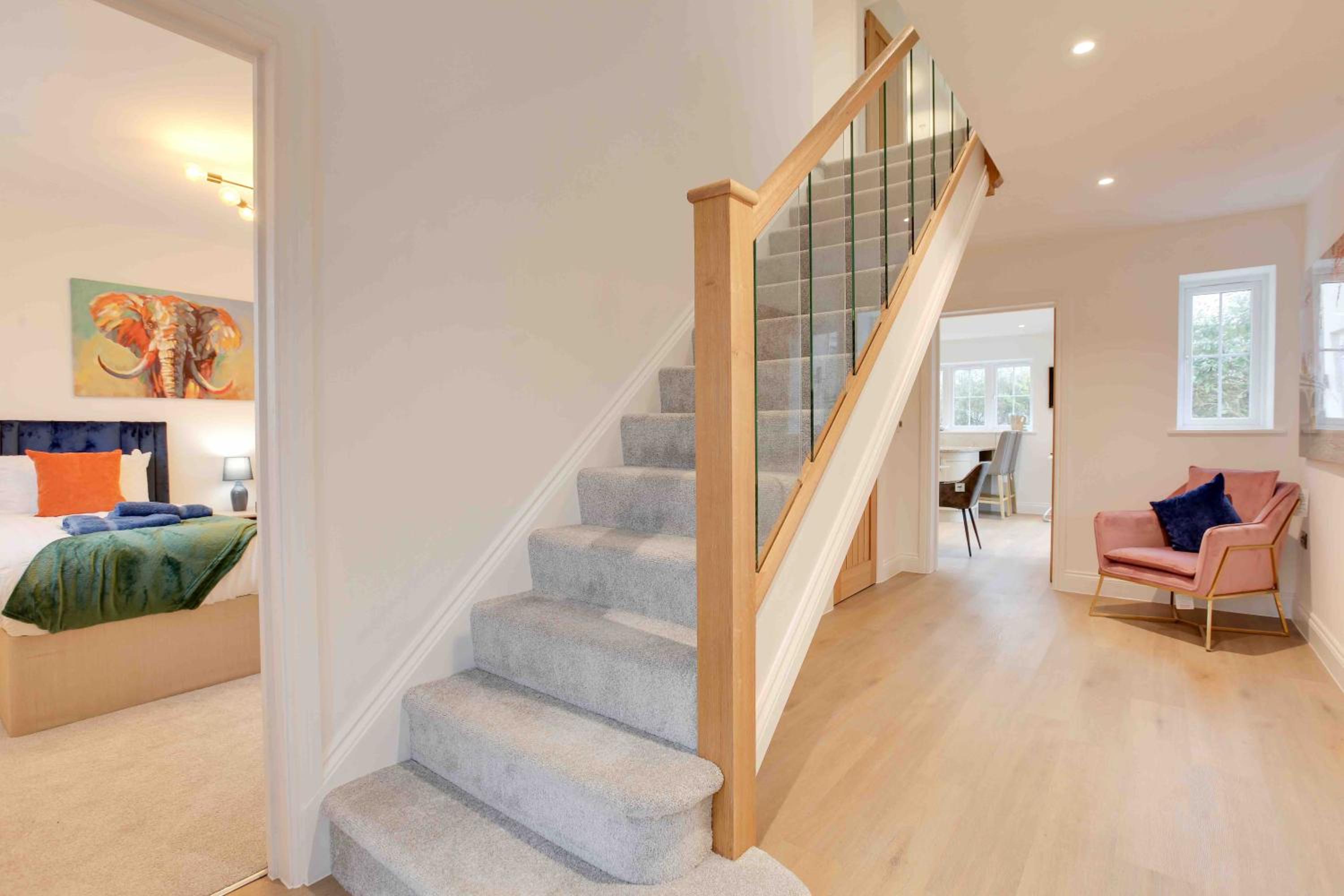 Five-Bedroom House photo 1