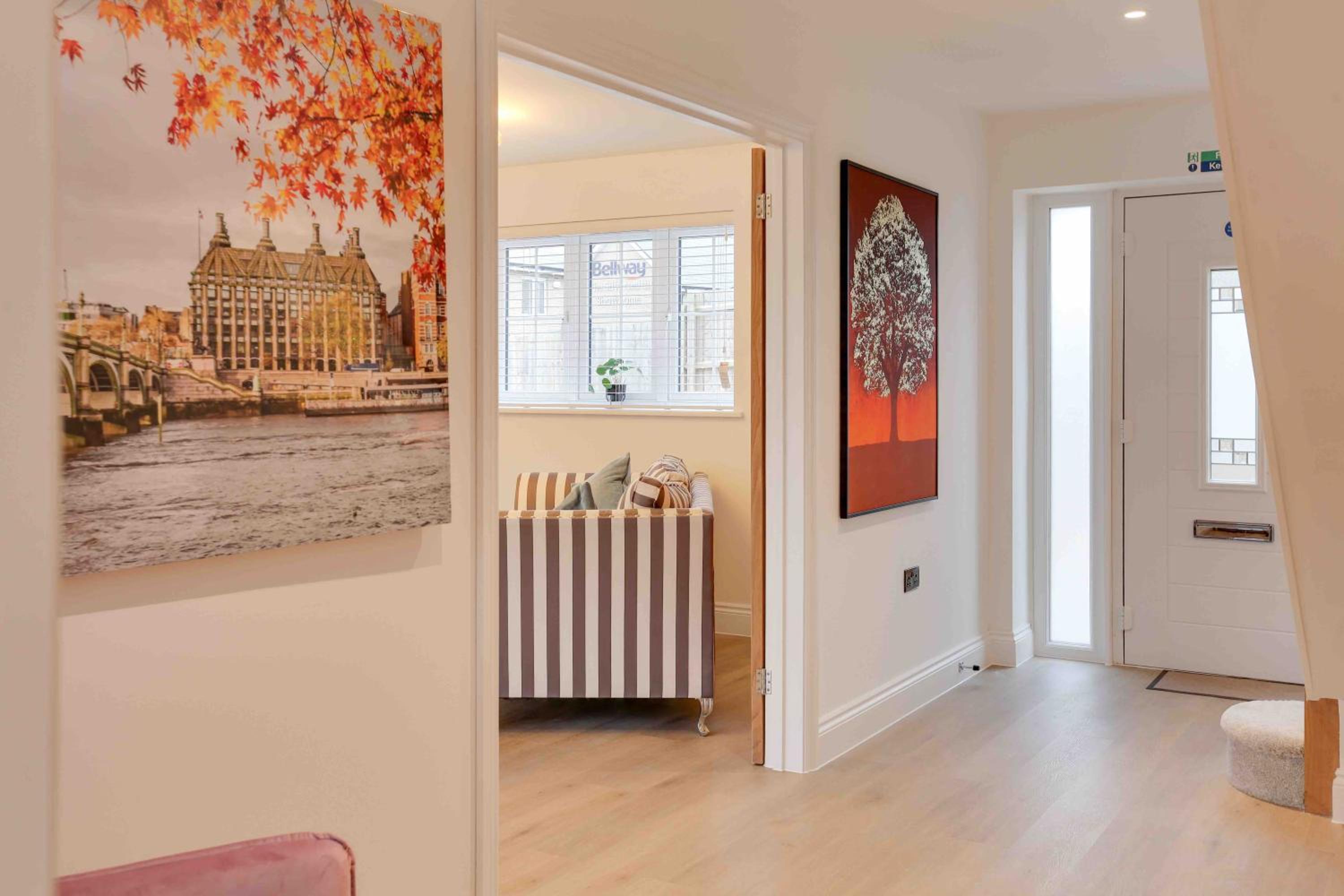 Five-Bedroom House photo 3