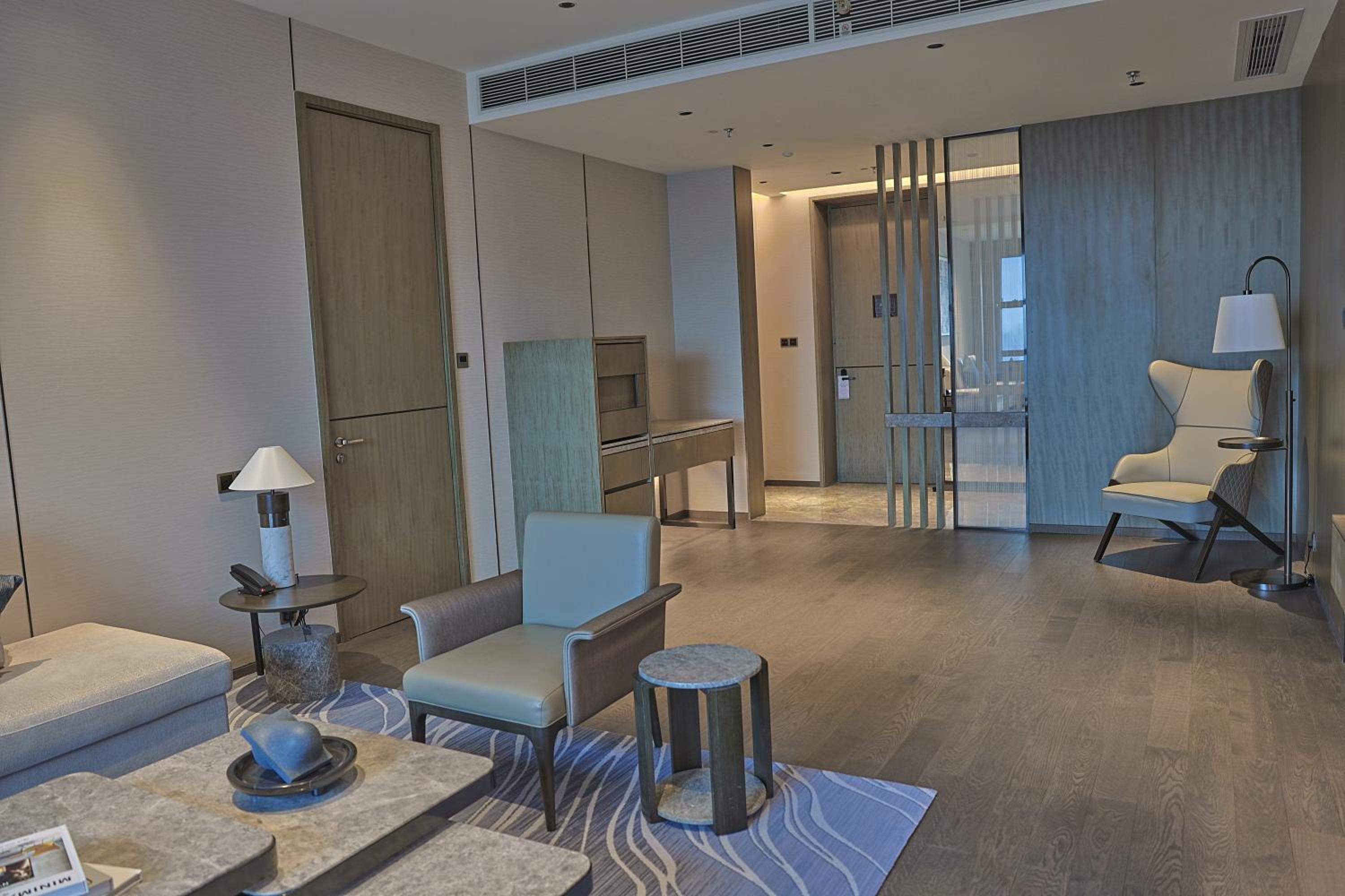 Premiere King Suite Lounge Access