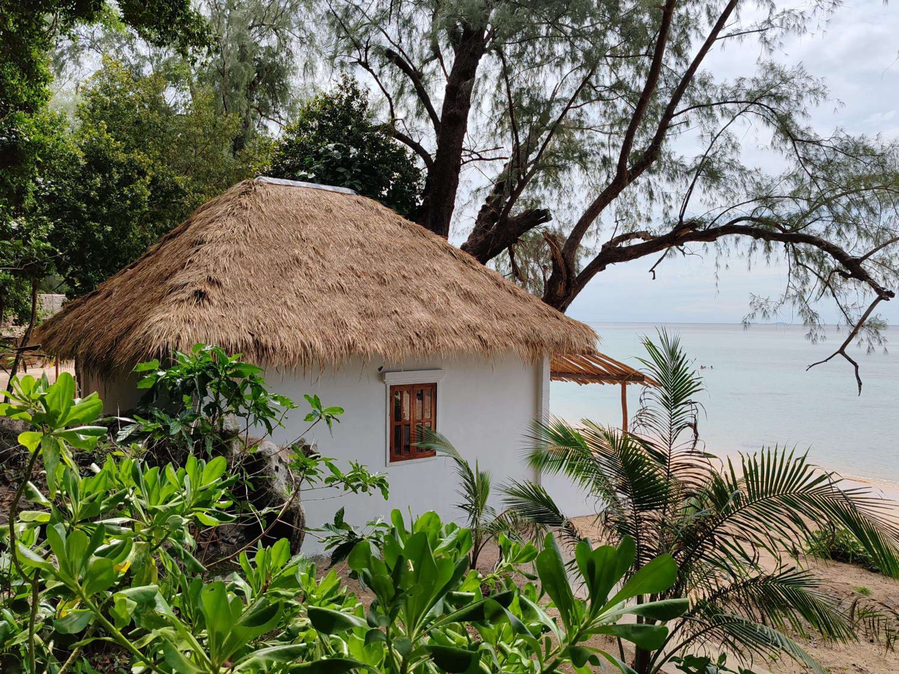 Deluxe Bungalow with Sea View - Photo 1