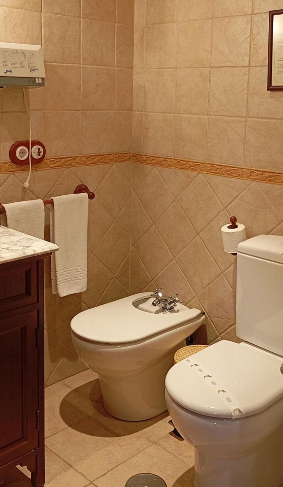 Twin Room with Private Bathroom