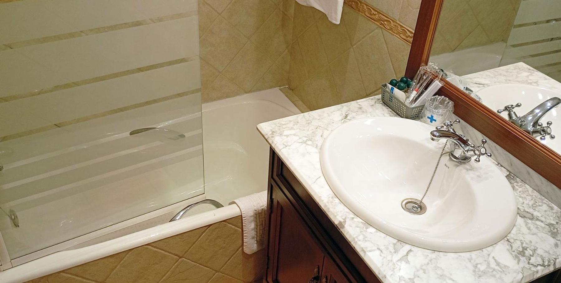 Twin Room with Private Bathroom