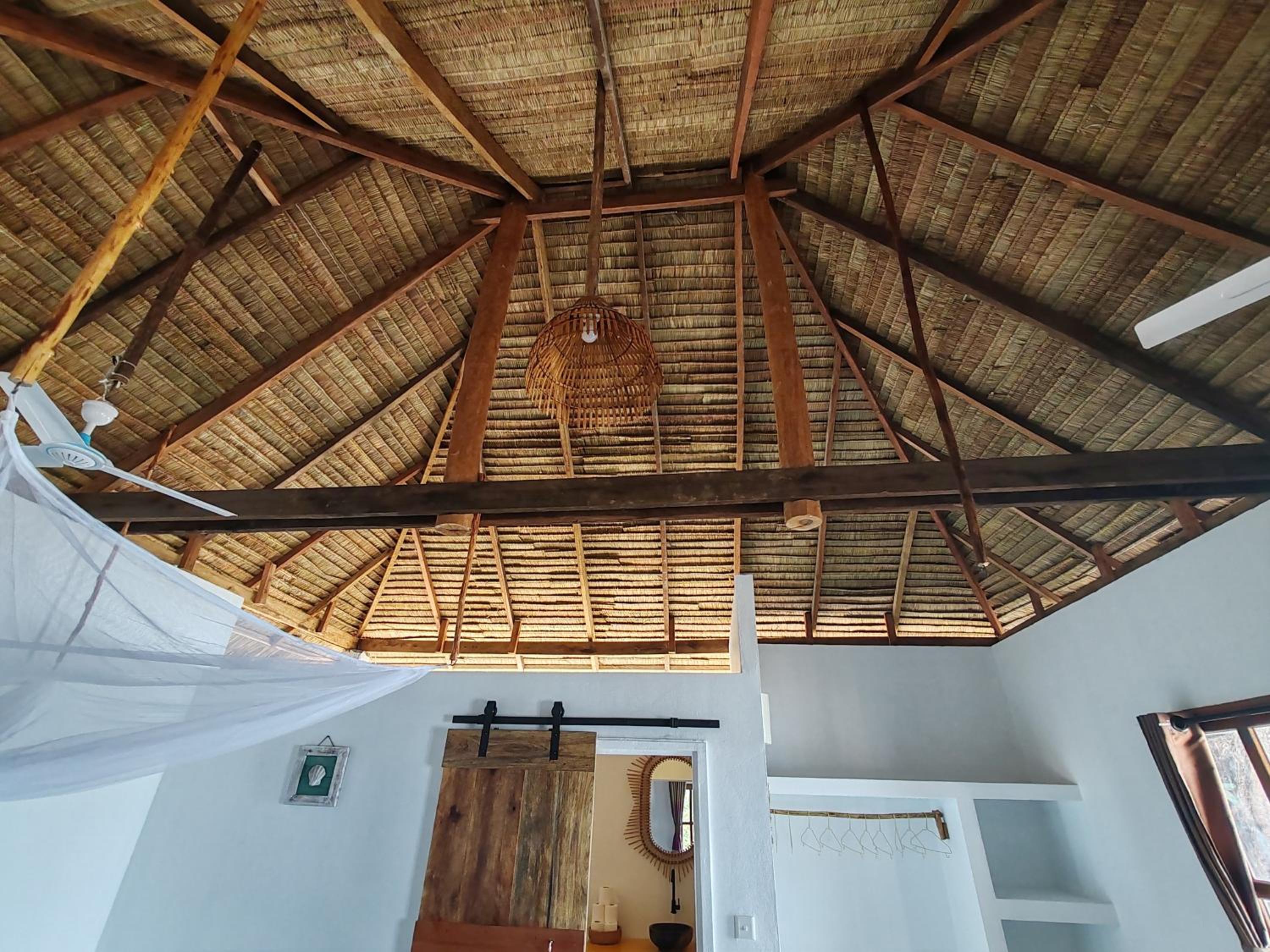 Deluxe Bungalow with Sea View - Photo 9