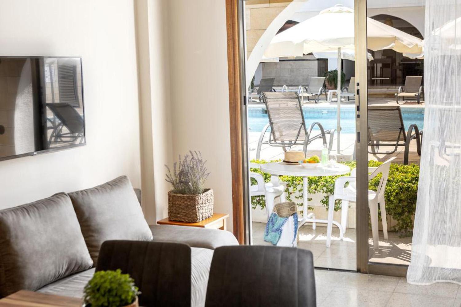 One-Bedroom Apartment with Terrace photo 3