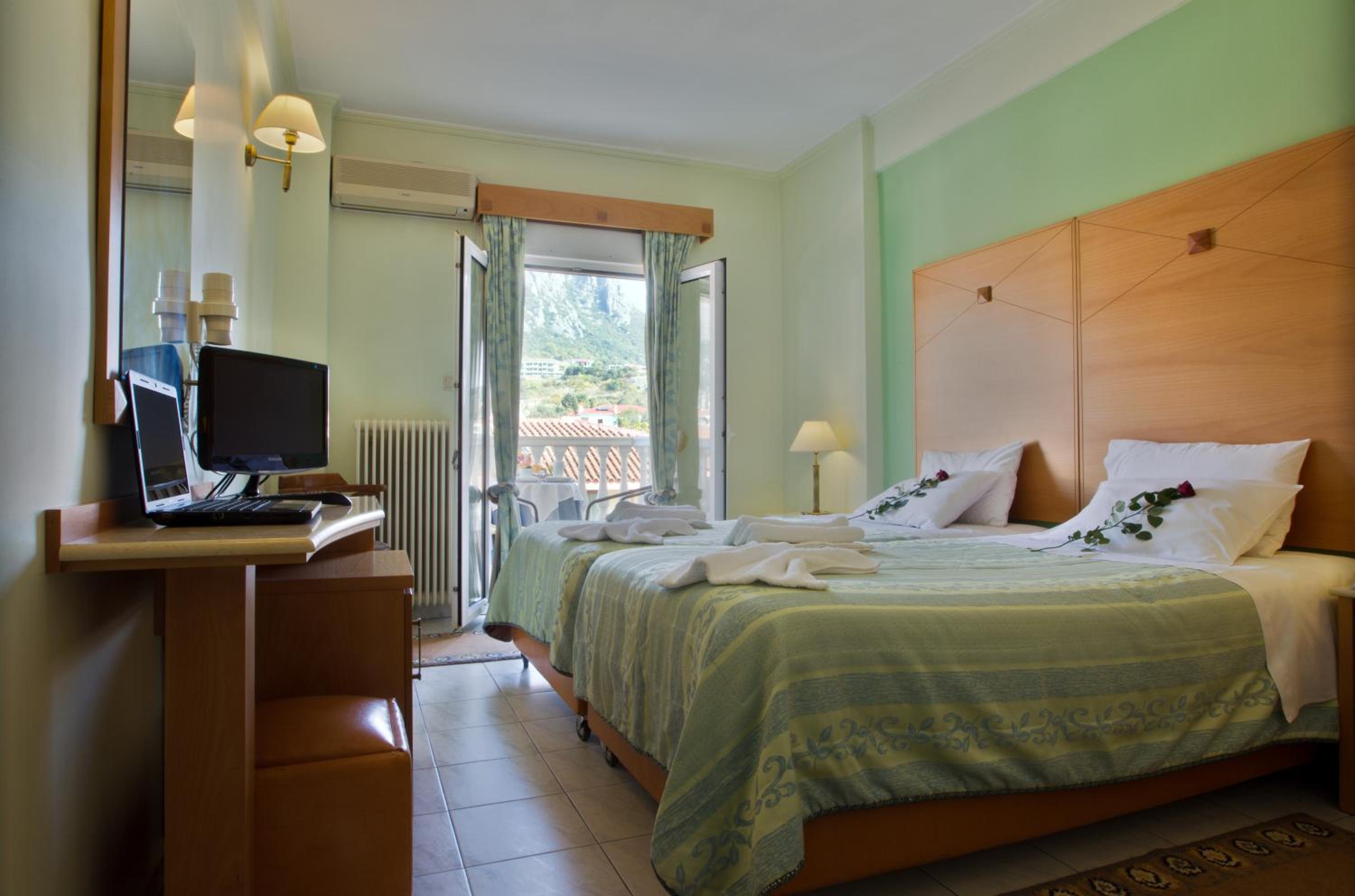 Twin Room - Photo 1