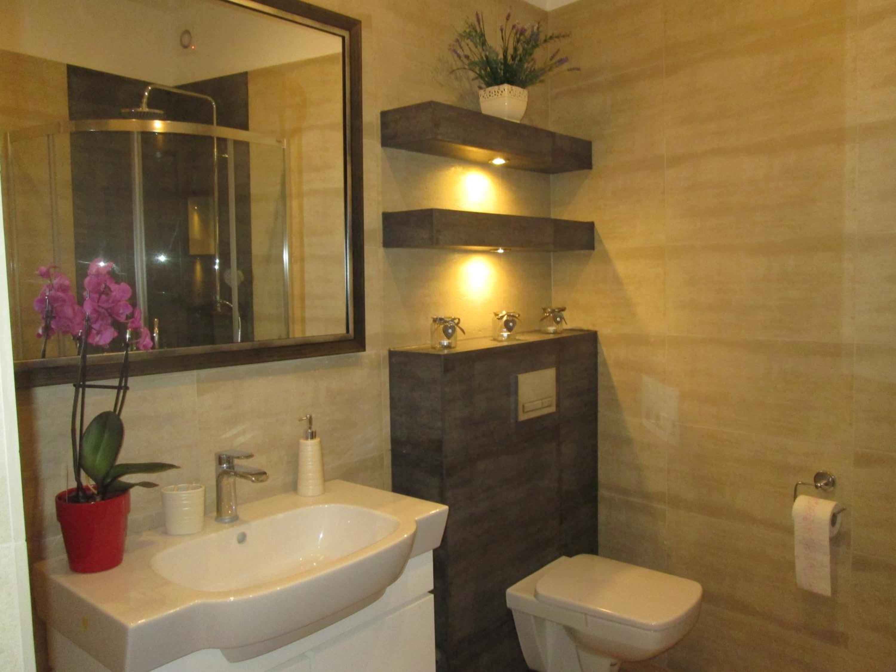 Studio Apartment - Photo 2