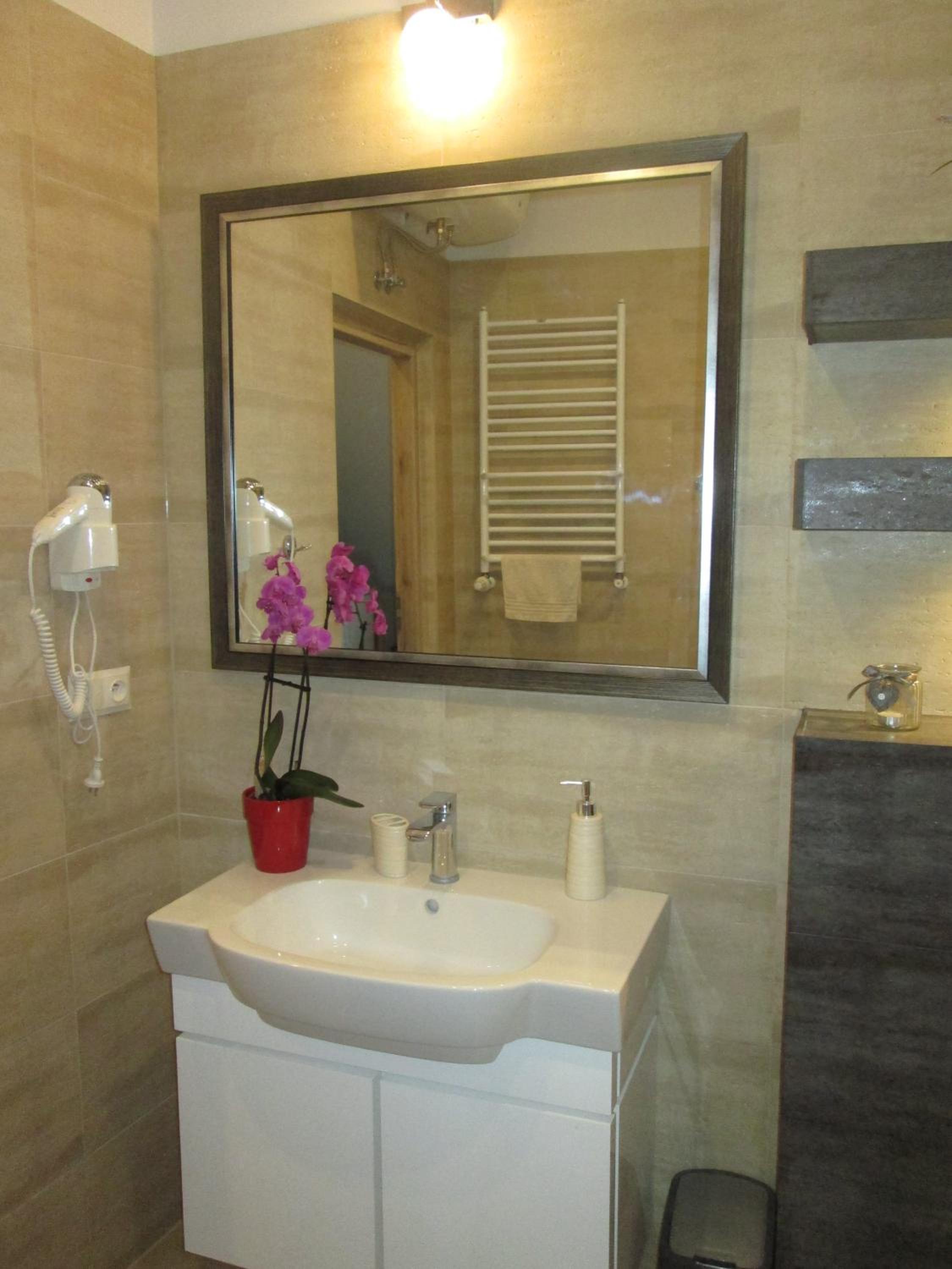 Studio Apartment - Photo 16
