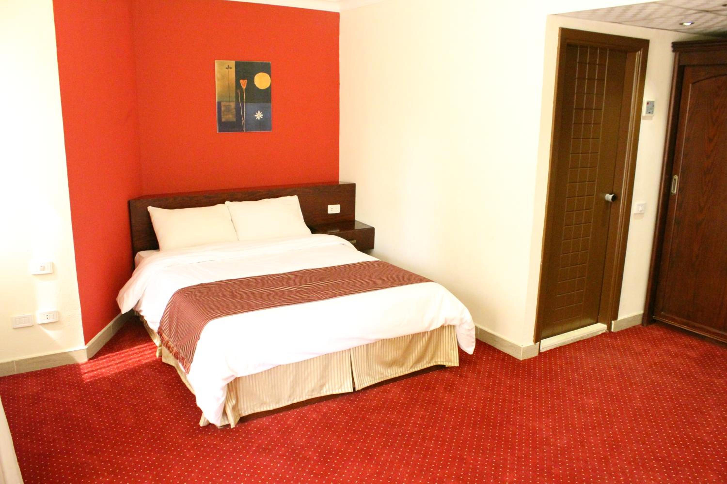 Superior One-Bedroom Apartment