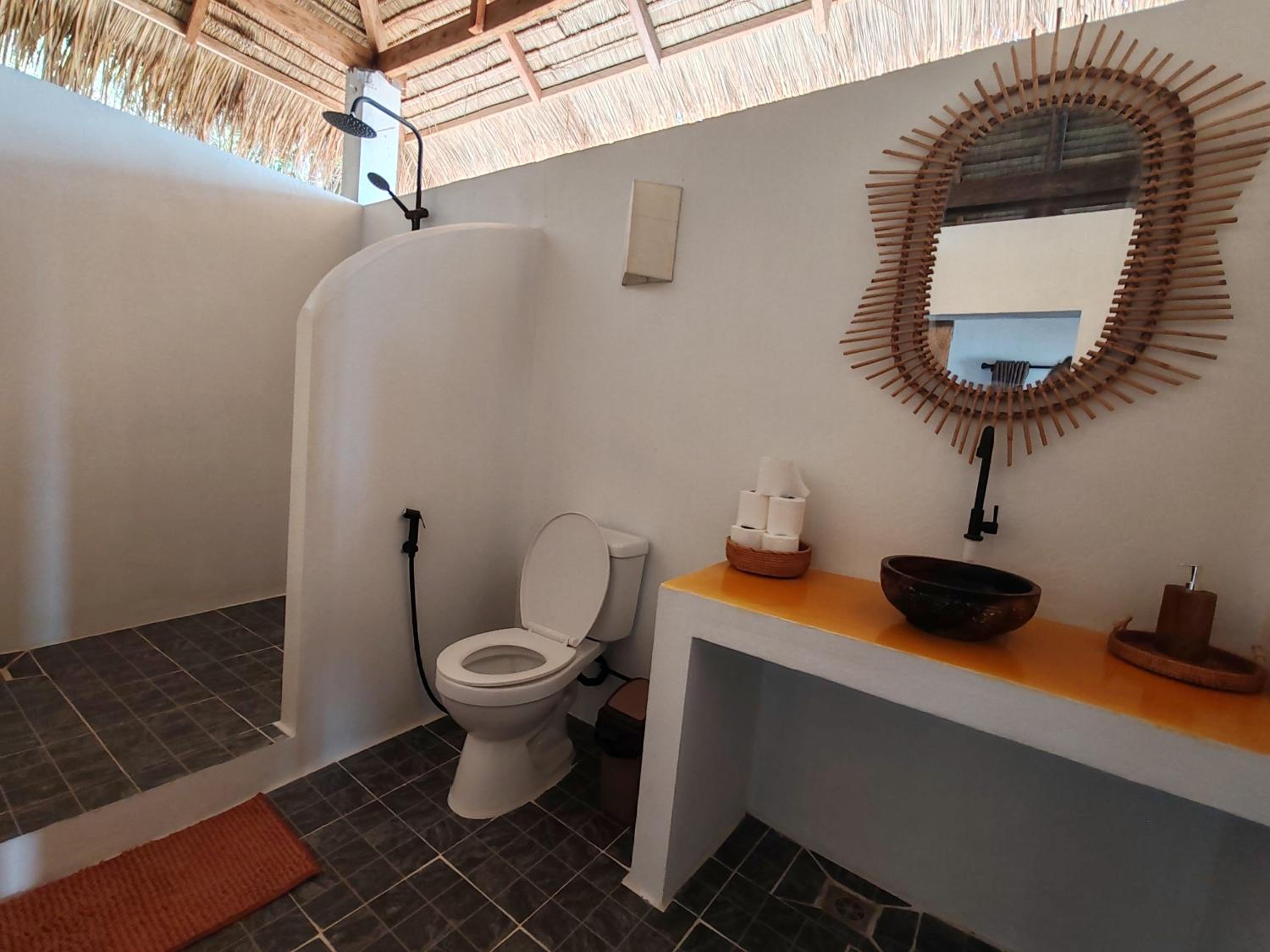 Deluxe Bungalow with Sea View - Photo 21