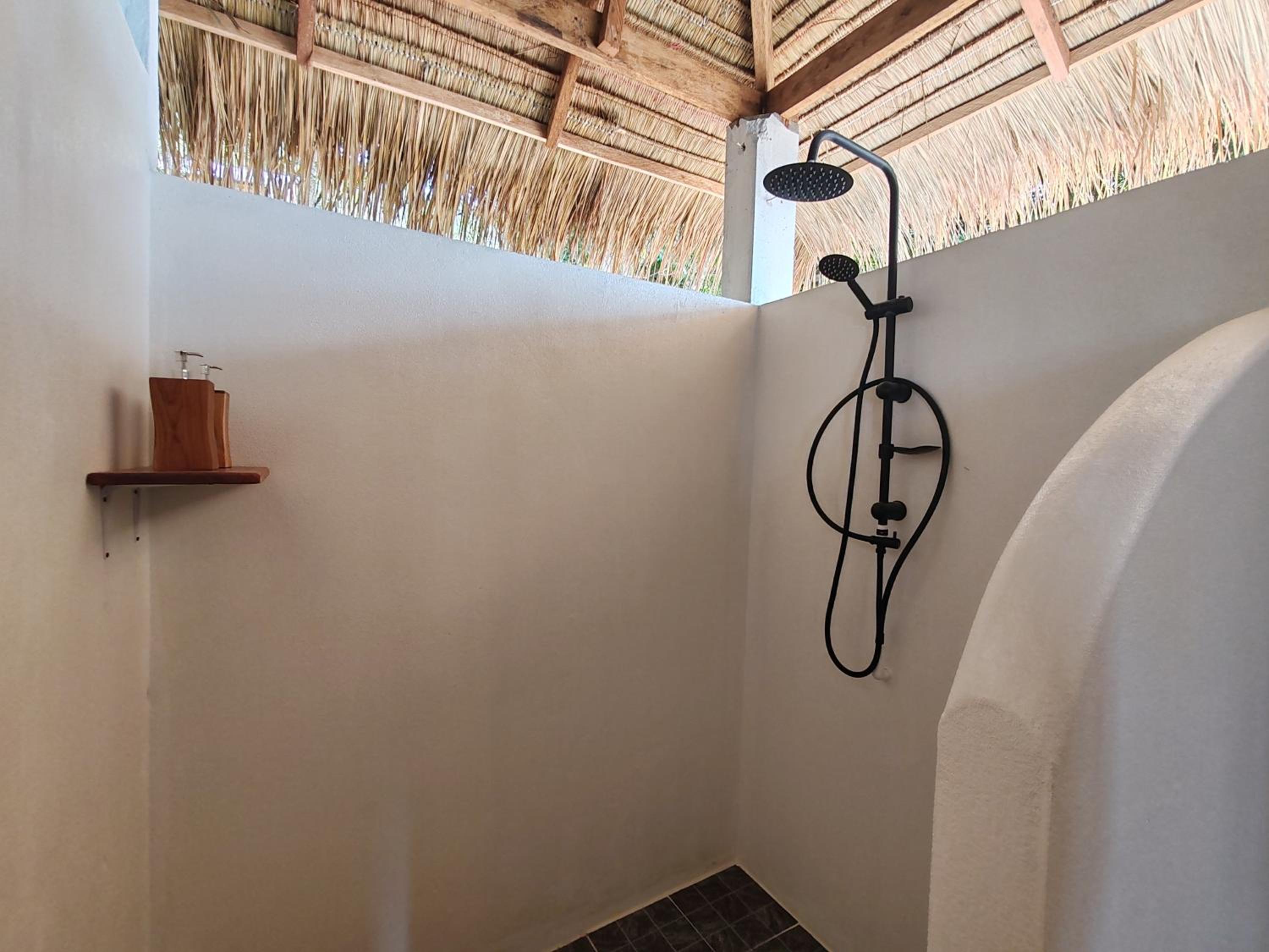 Deluxe Bungalow with Sea View - Photo 23