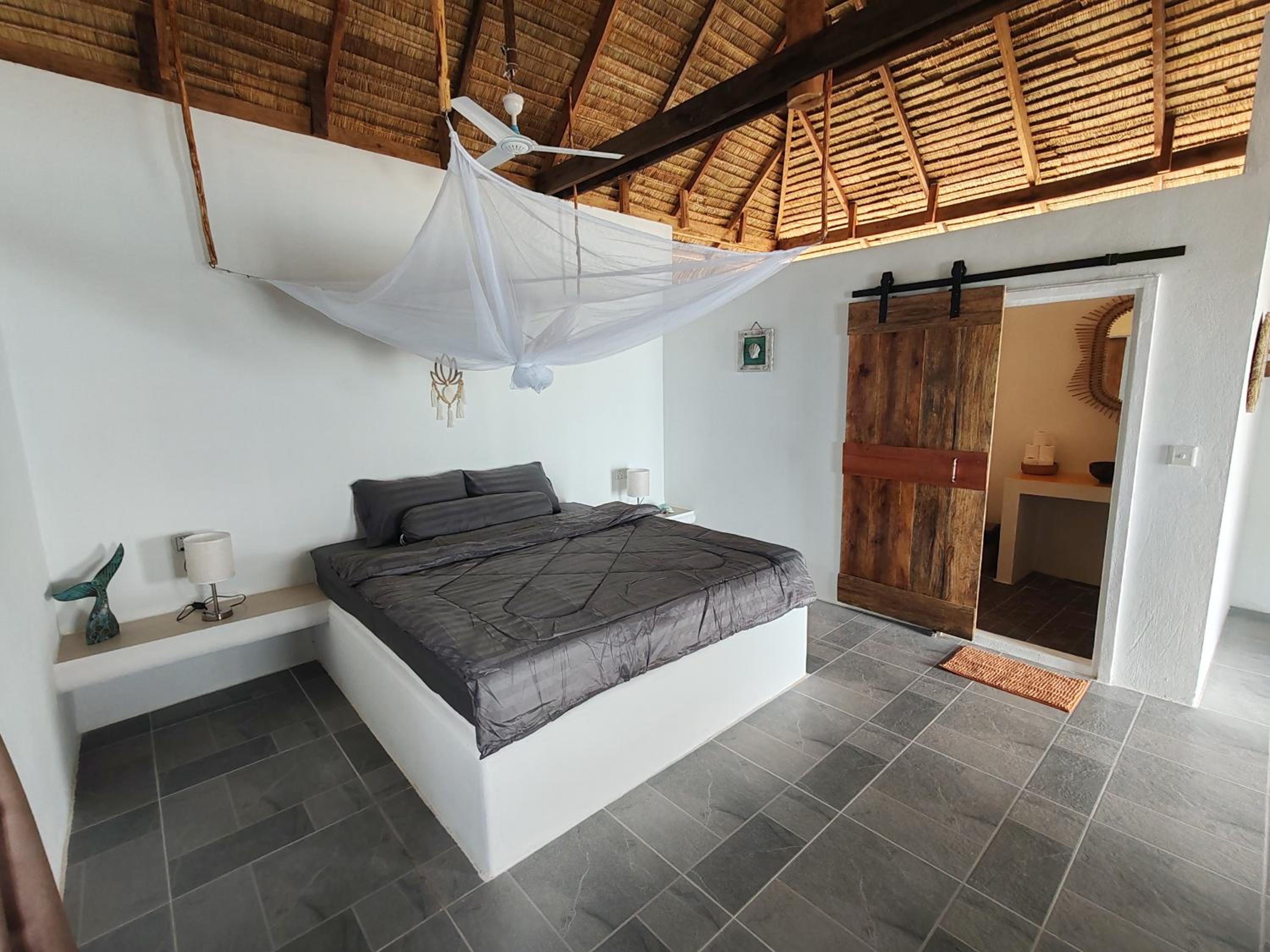 Deluxe Bungalow with Sea View - Photo 4