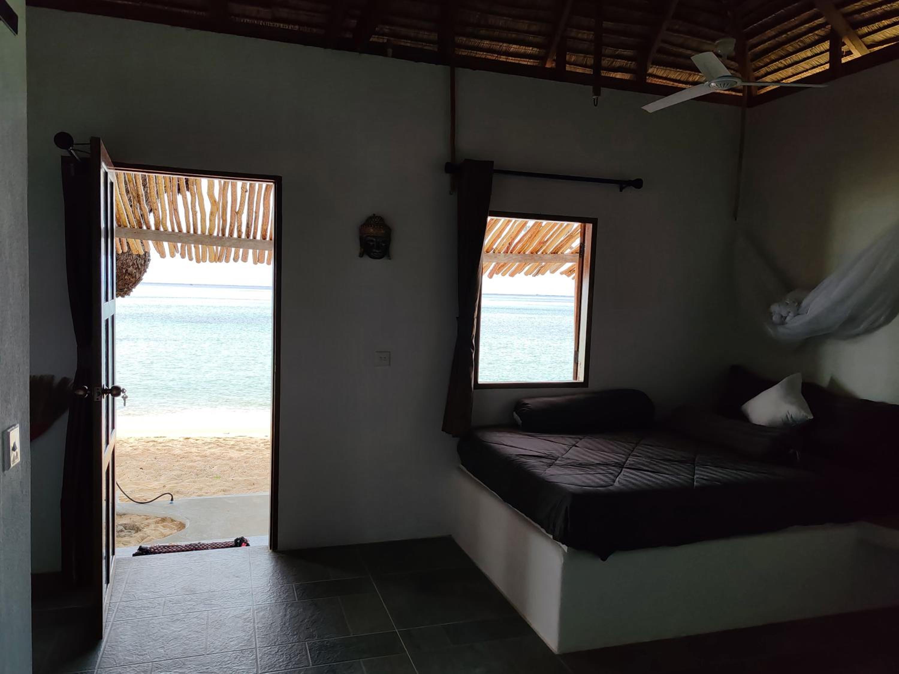 Deluxe Bungalow with Sea View - Photo 22