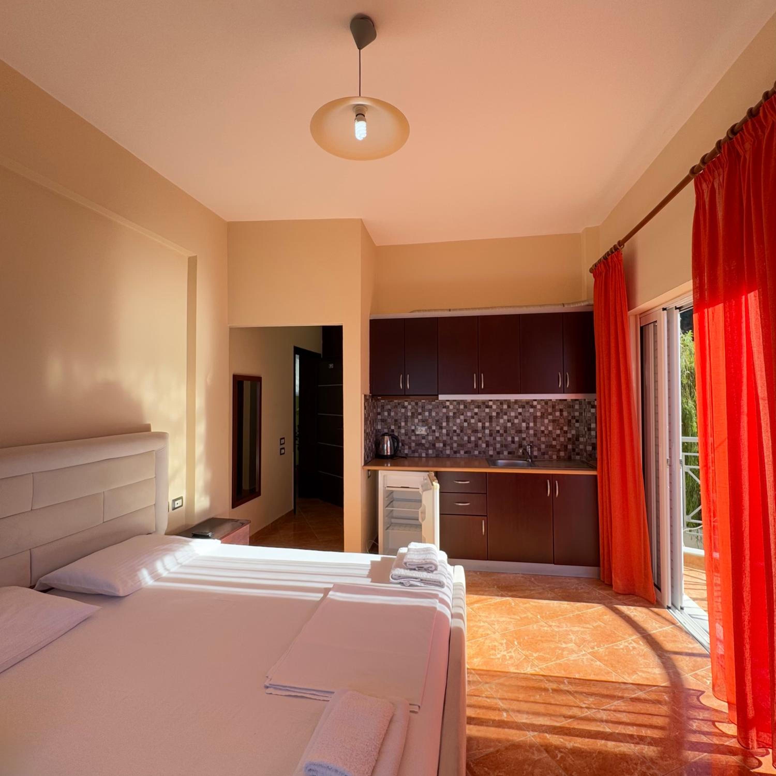 Deluxe Double Room with Side Sea View photo 2