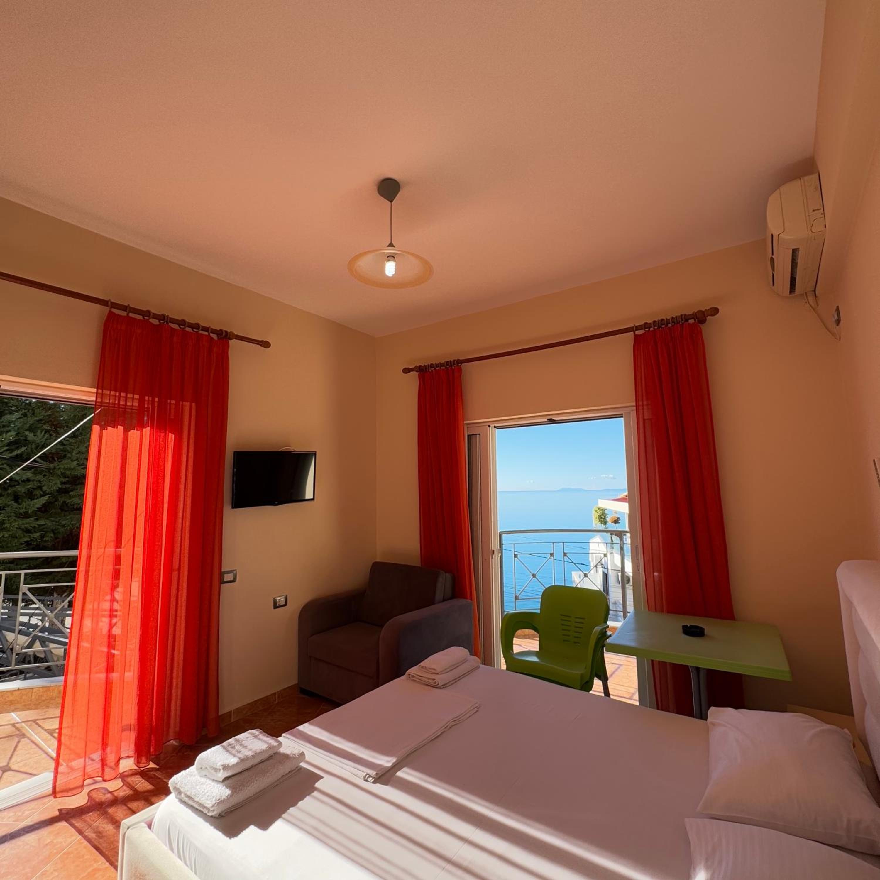 Deluxe Double Room with Side Sea View photo 1