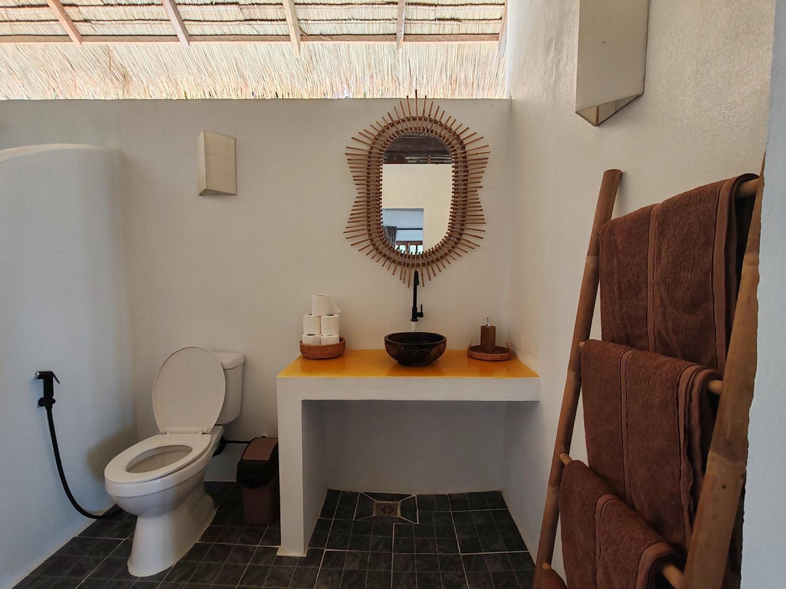 Deluxe Bungalow with Sea View - Photo 19