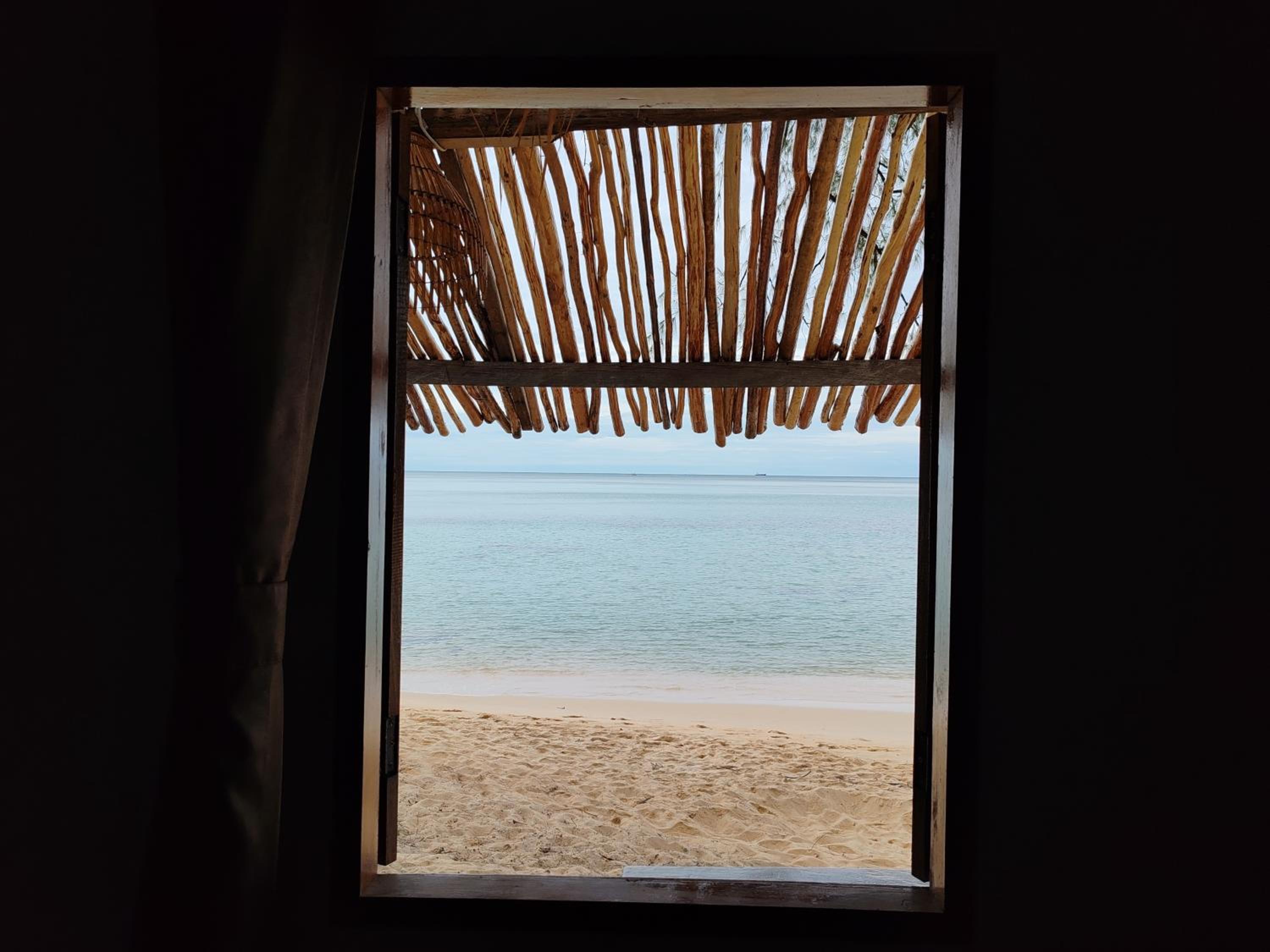 Deluxe Bungalow with Sea View - Photo 15