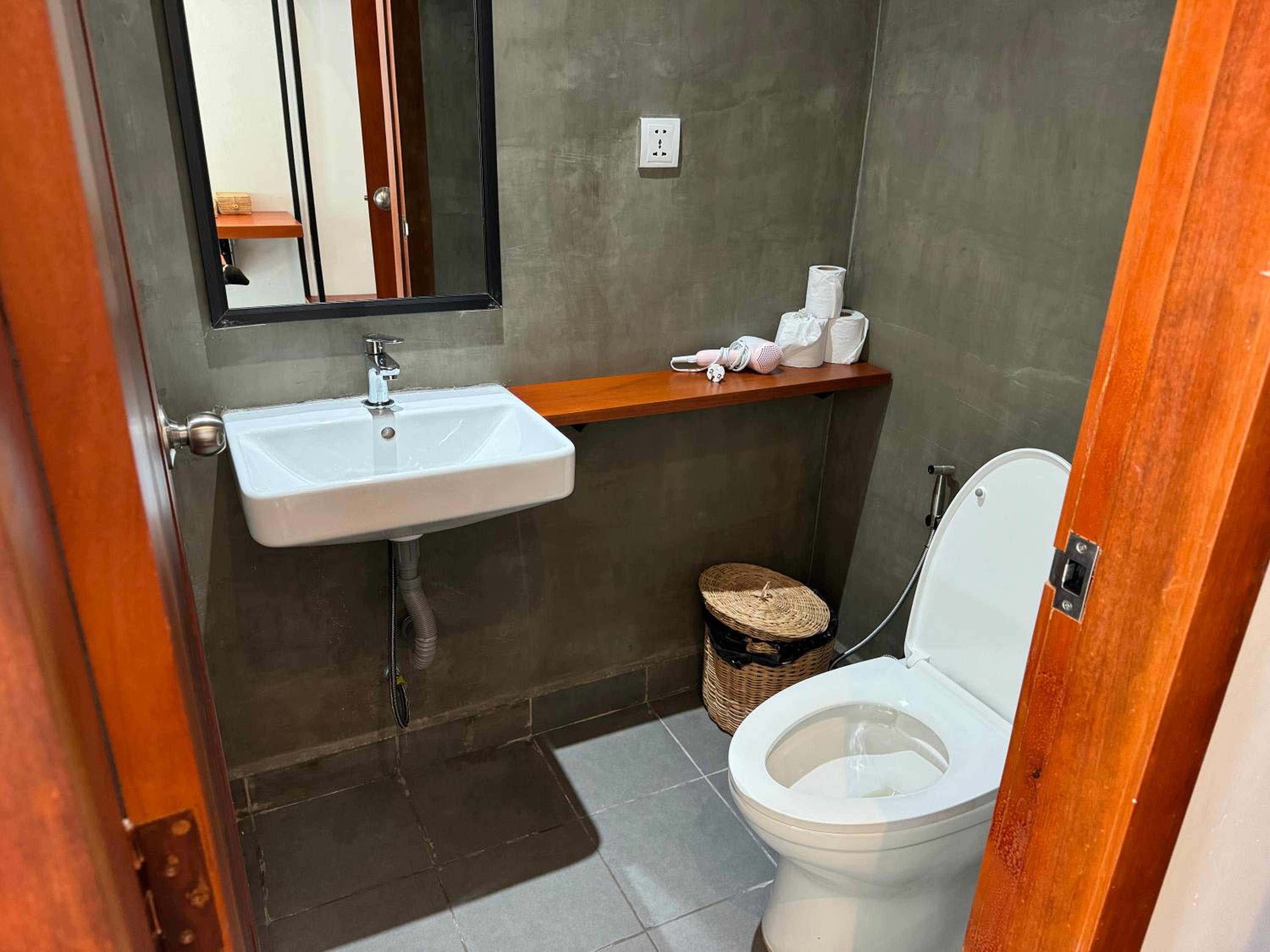 Double Room with Balcony - Photo 3
