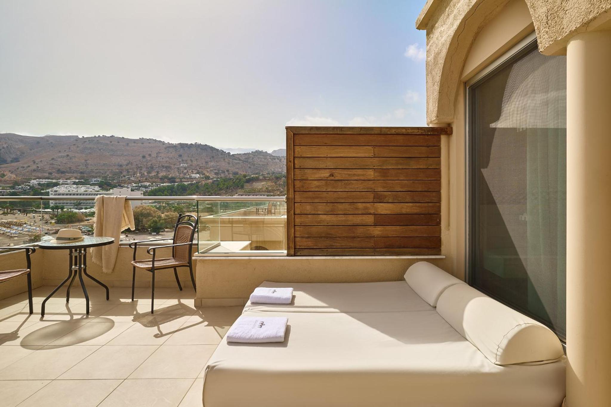 Deluxe Double Room with Beach View - Photo 3