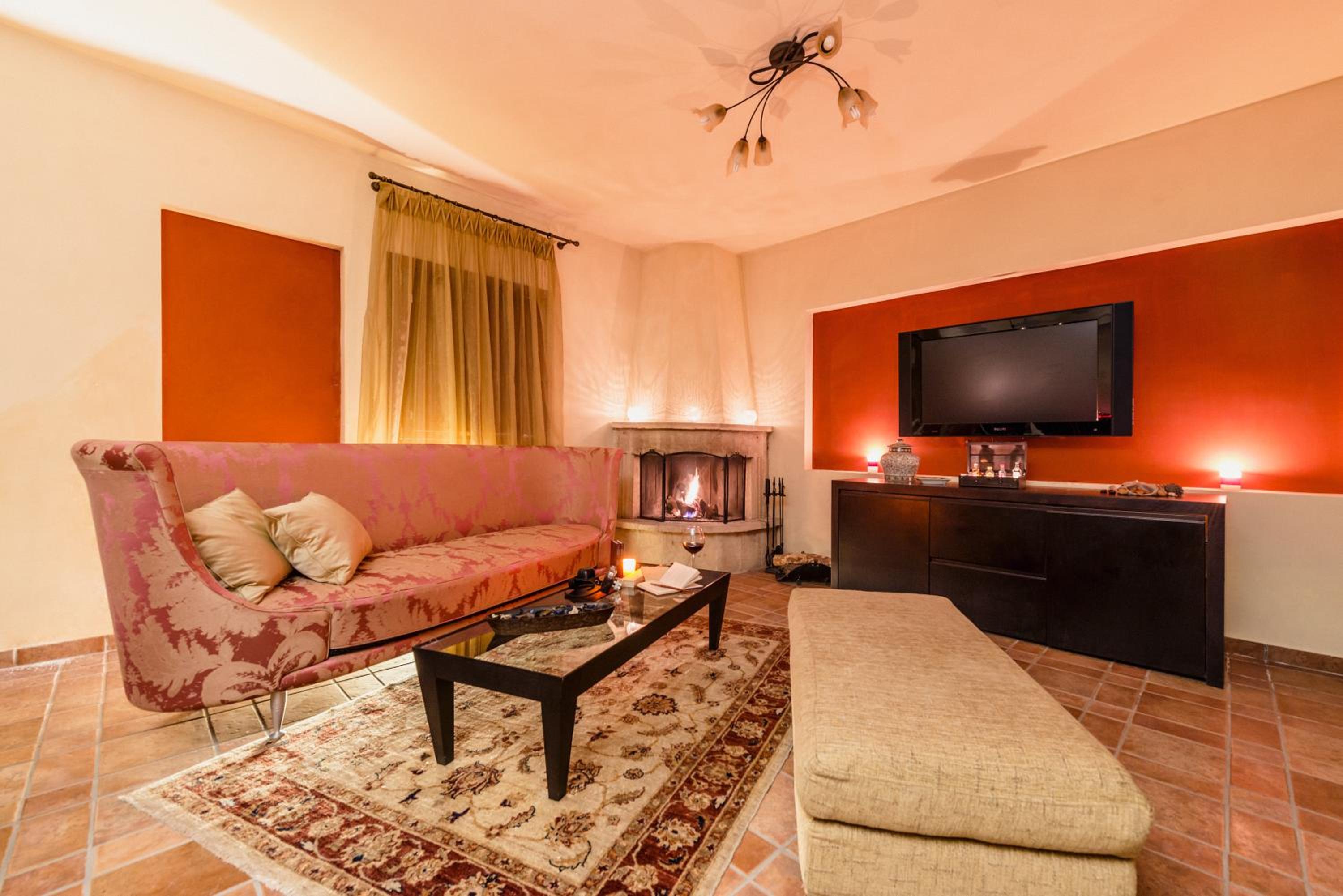 Cosmos Suite with Spa Tub - Photo 9
