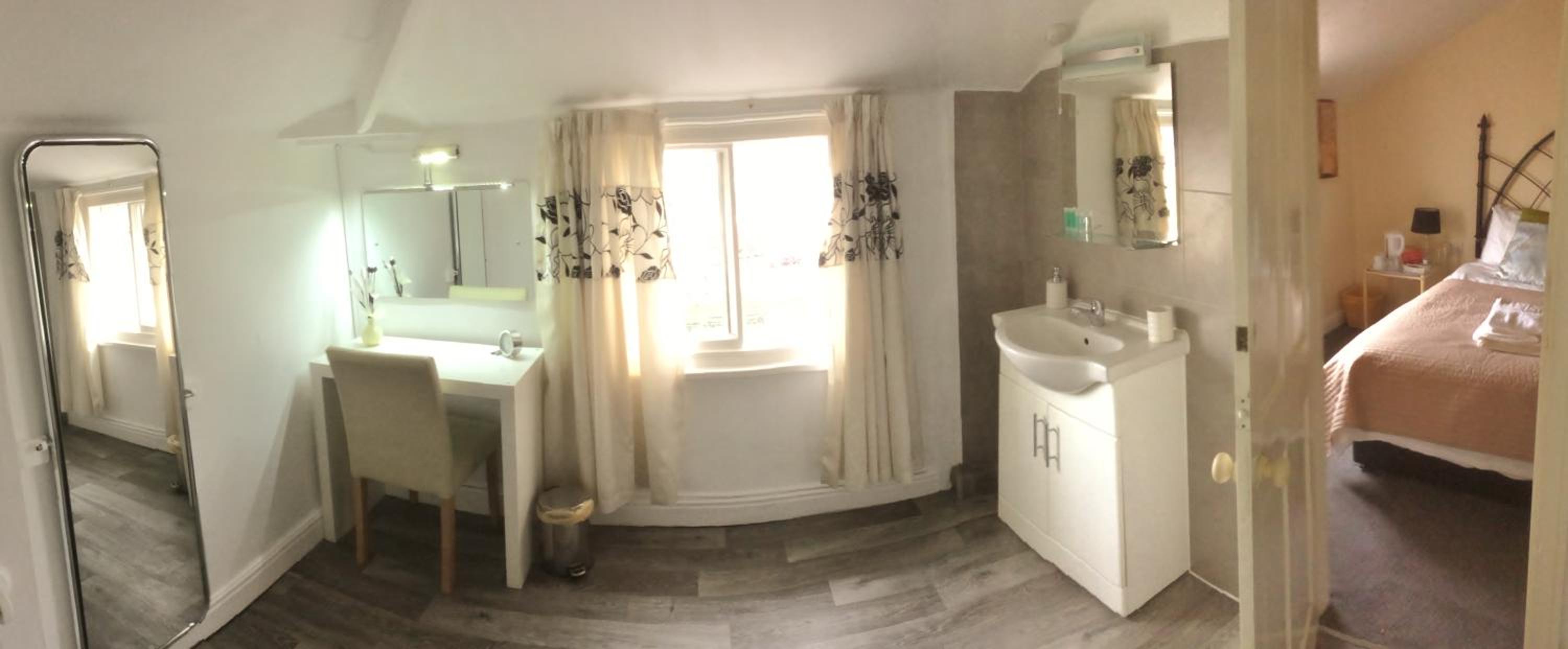Large Double Room - Photo 2