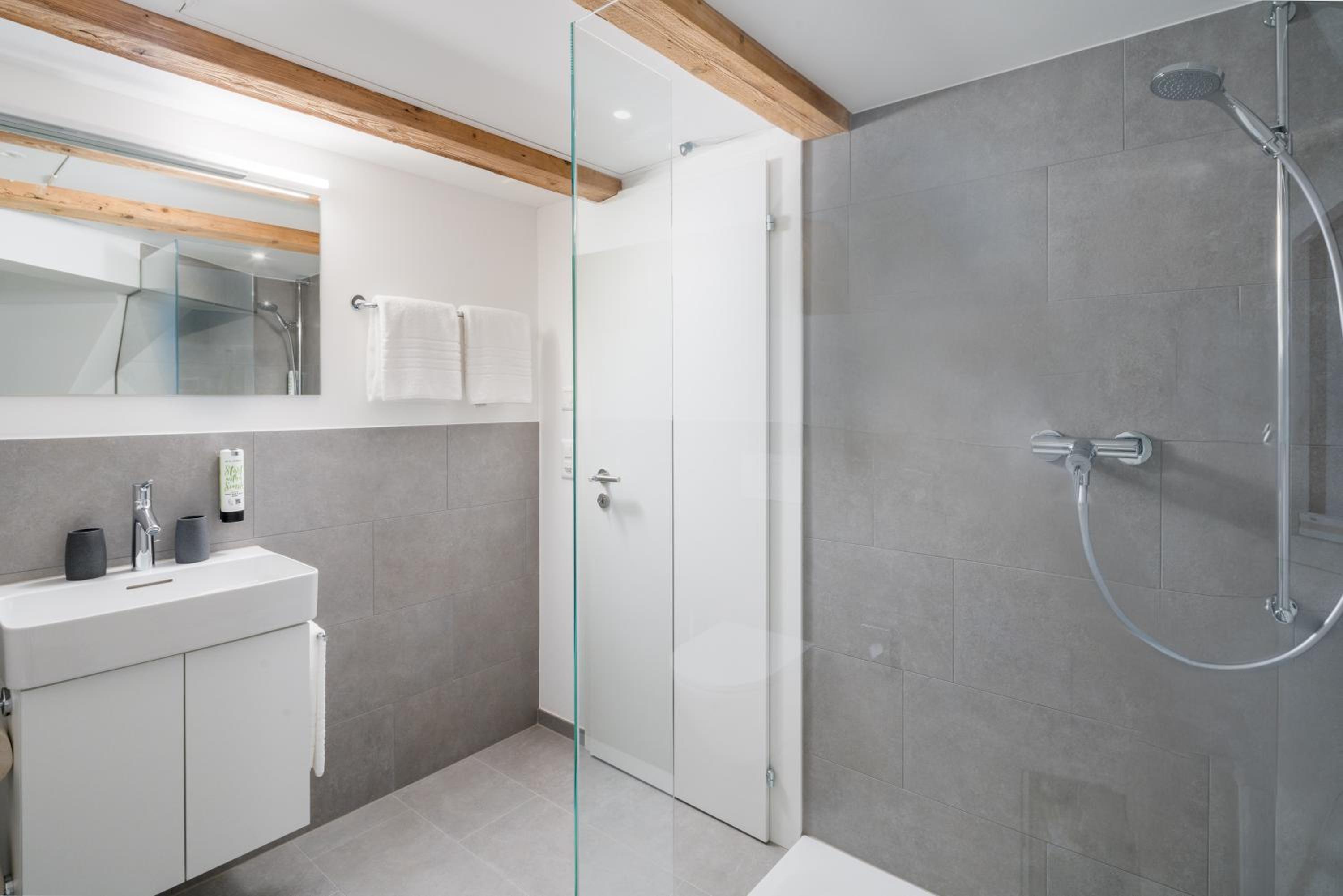One-Bedroom Apartment - Non-Smoking