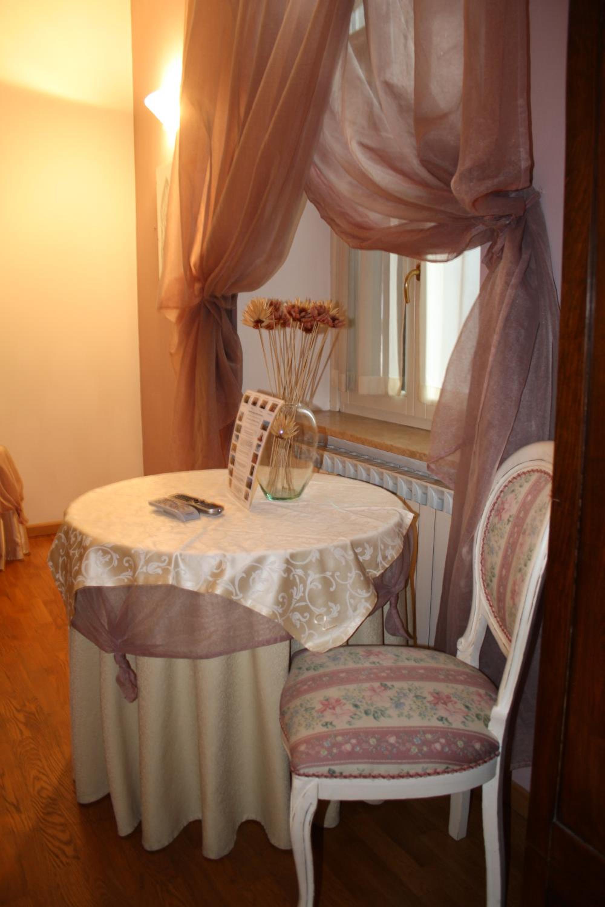 Two-Connecting Rooms with Private Bathroom (6 Adults) photo 3