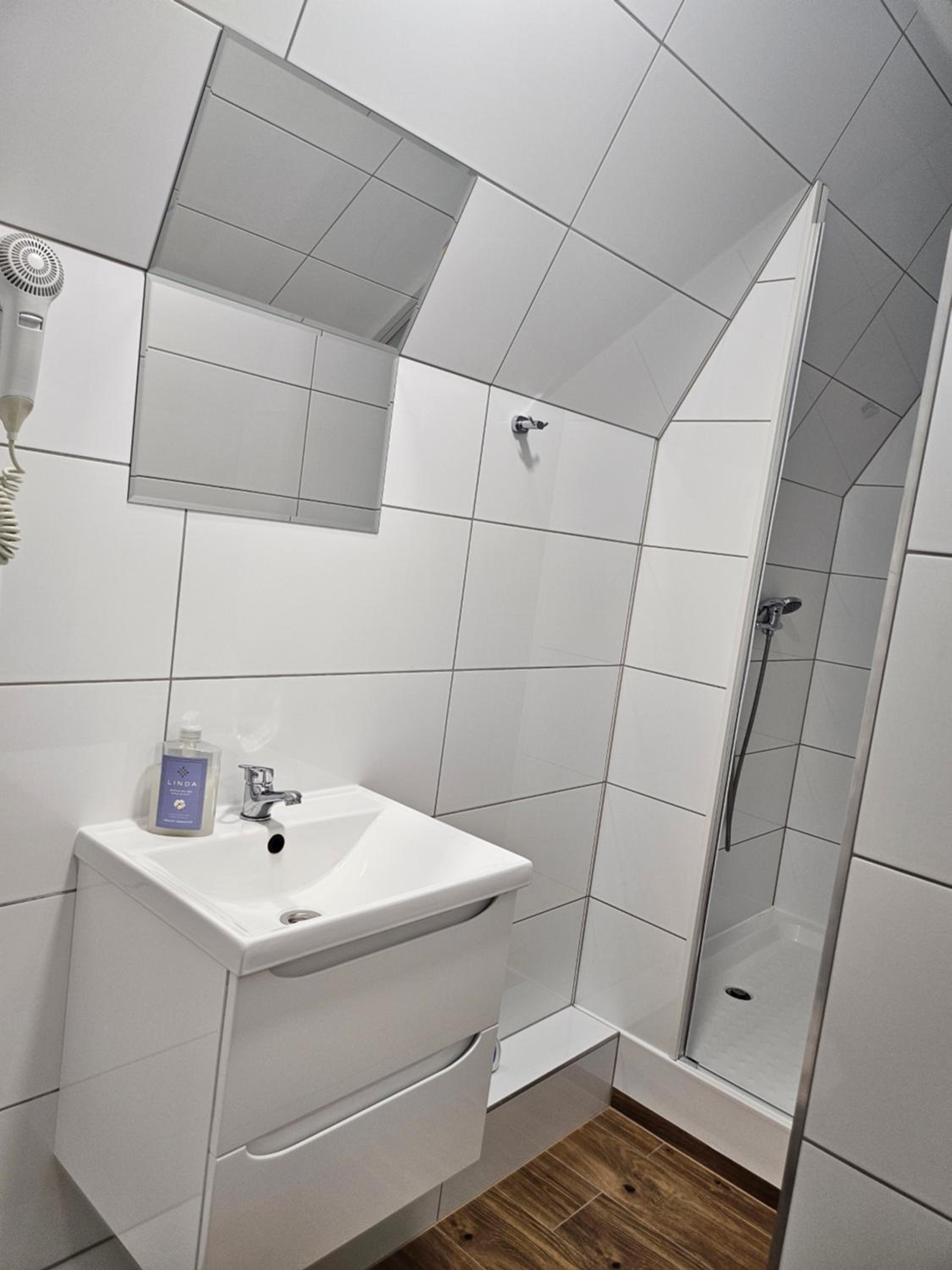 Double Room with Balcony - Photo 28