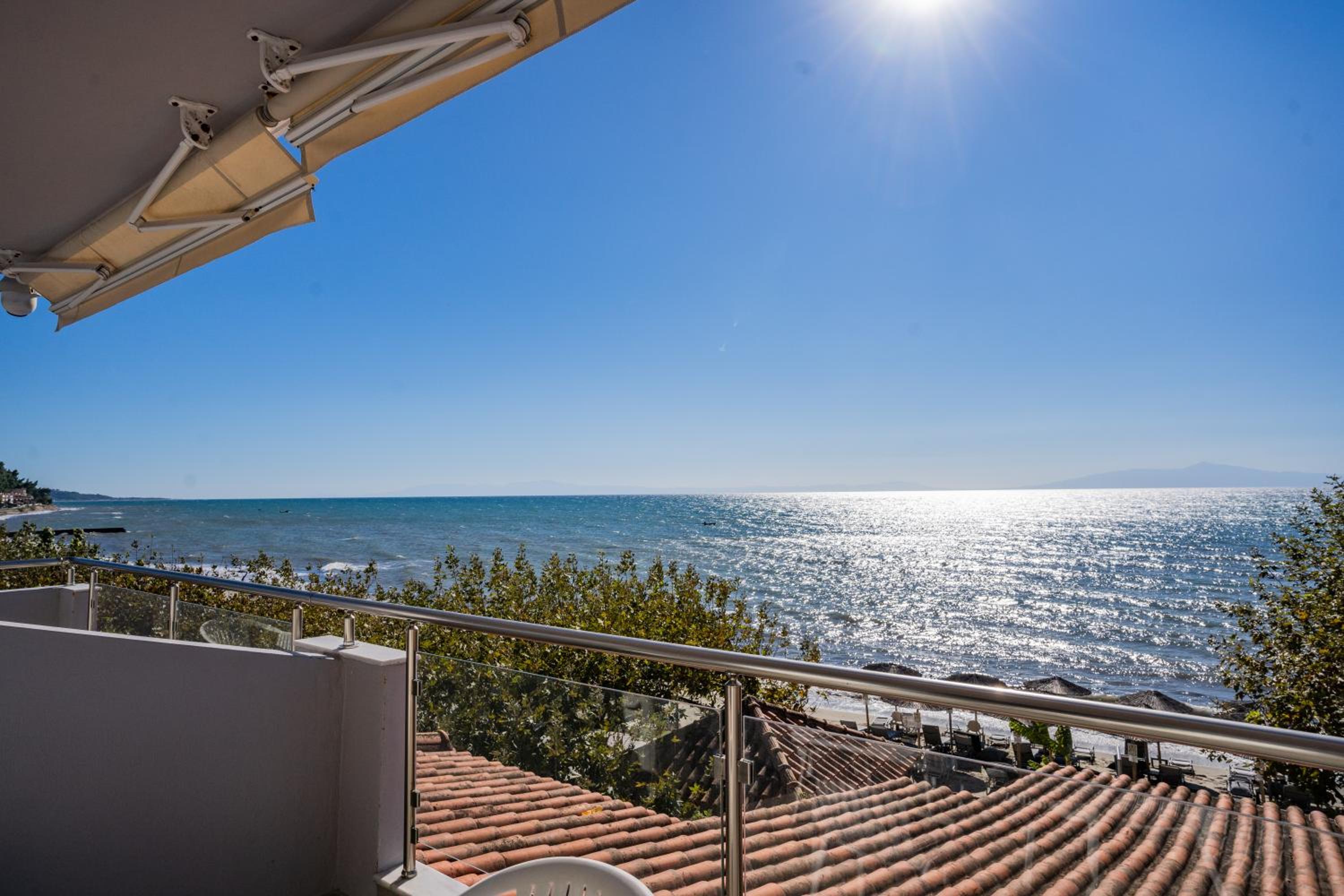 Superior Twin Room with Sea View - Photo 3