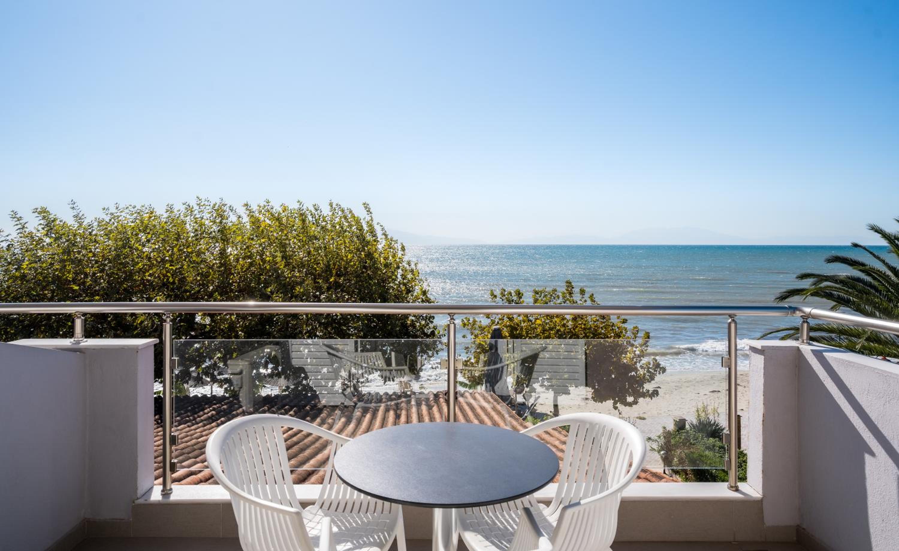 Superior Twin Room with Sea View - Photo 9