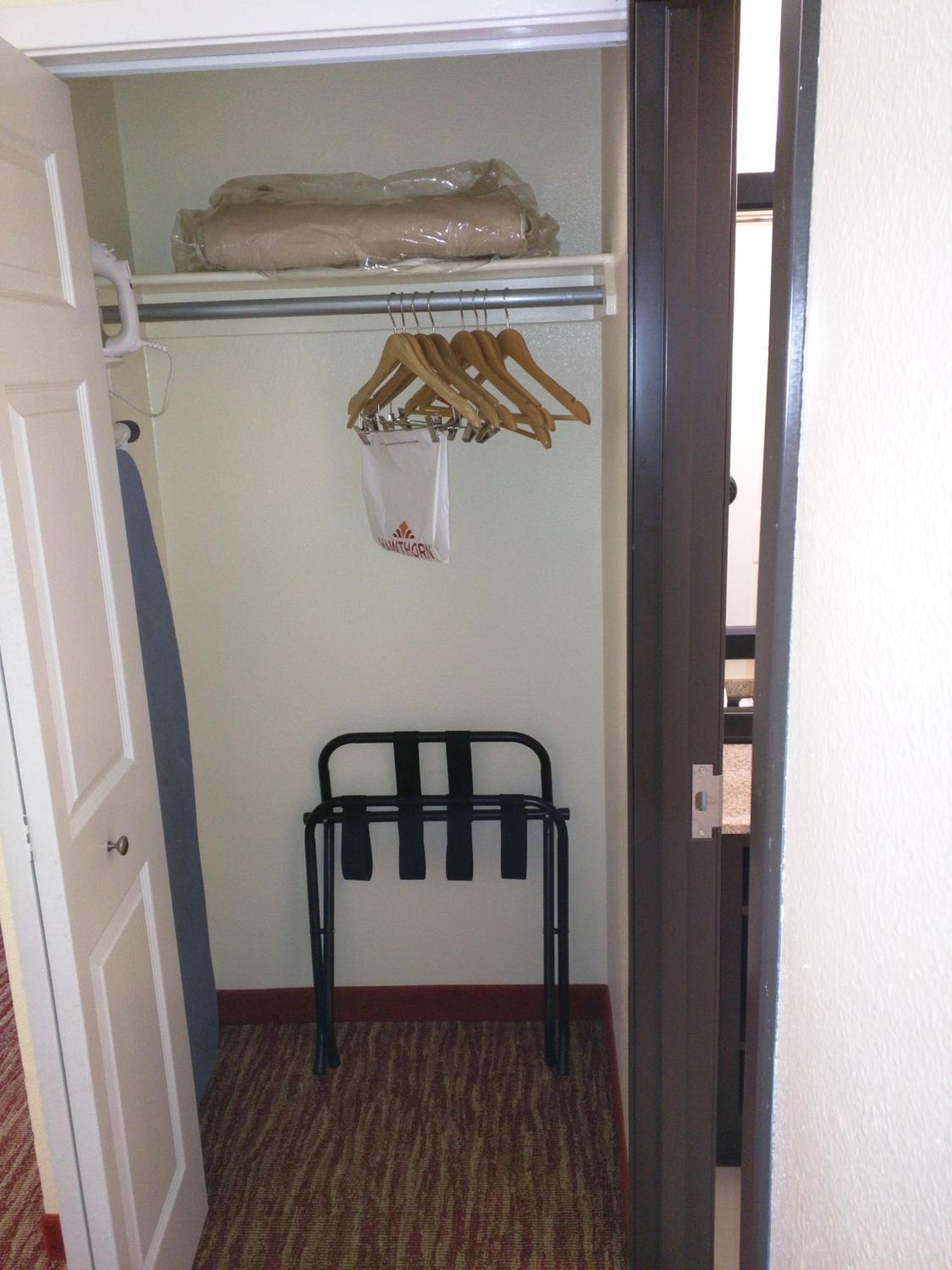 King Suite - Non-Smoking - Photo 3