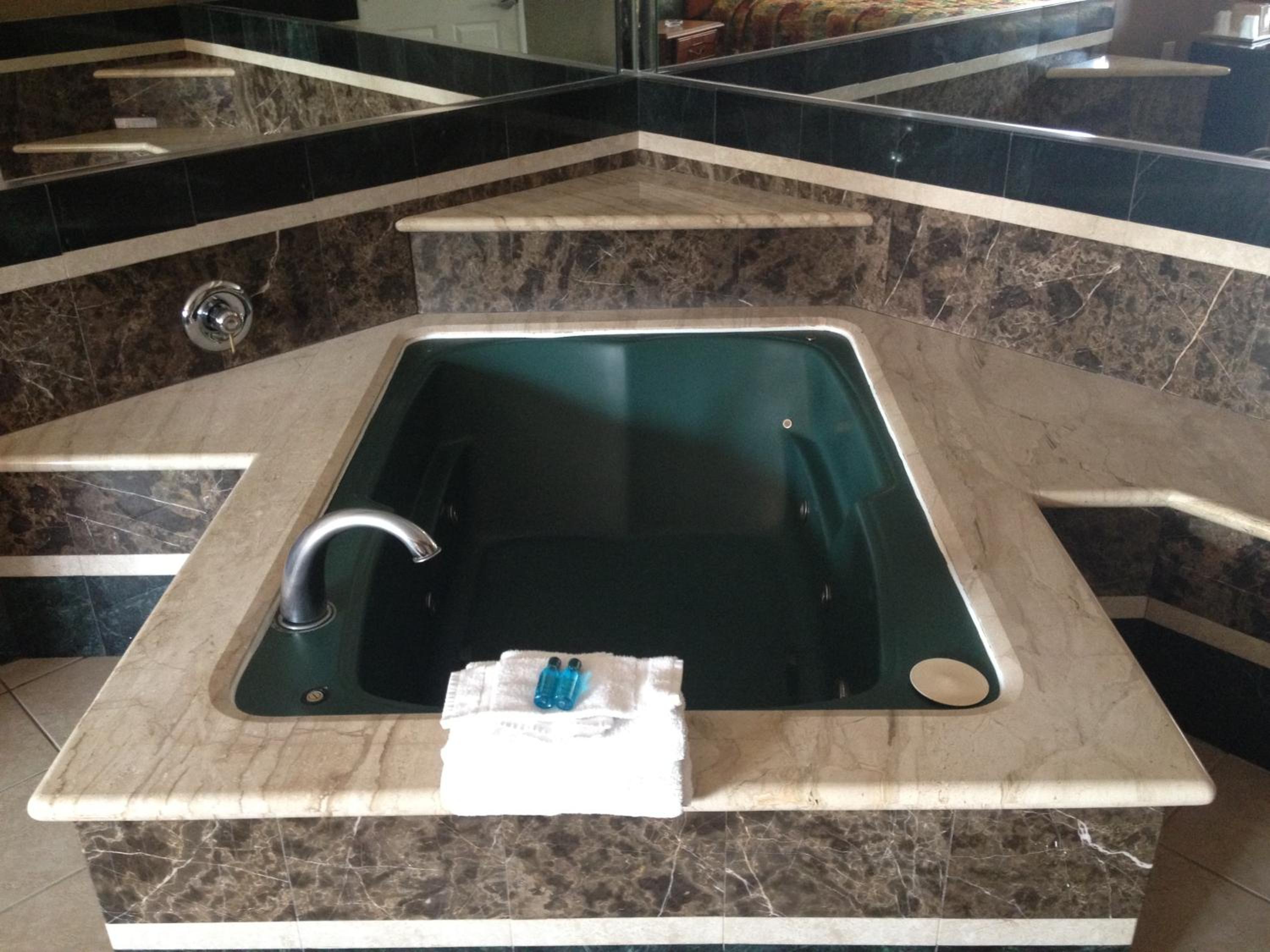 King Room with Spa Bath - Photo 10